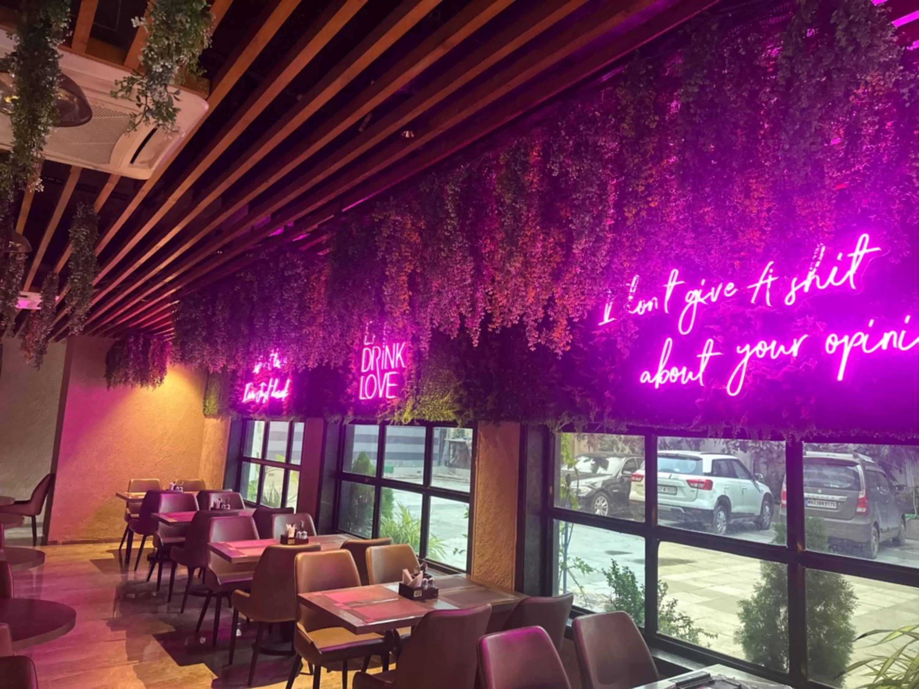 Restaurant/places to eat in Hotel Merakee - Near Dahisar Mira Road Mumbai