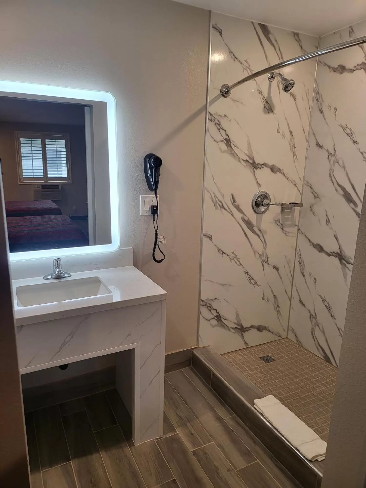 Shower in Stadium Inn & Spas