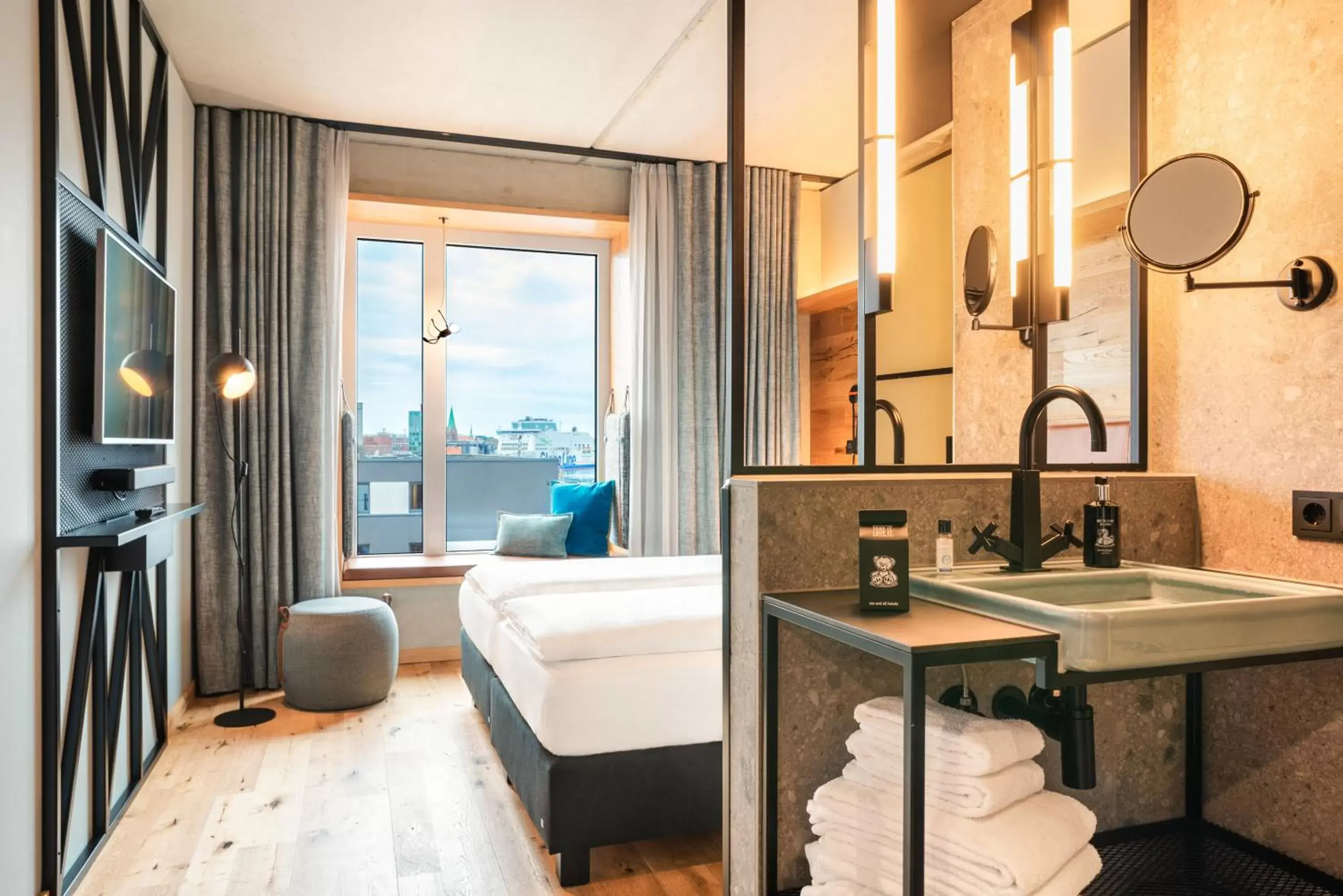 King Room with Harbor View - High Floor in Me and All Hotel Kiel, by Hyatt King Room with Harbor View - High Floor in Me and All Hotel Kiel, by Hyatt