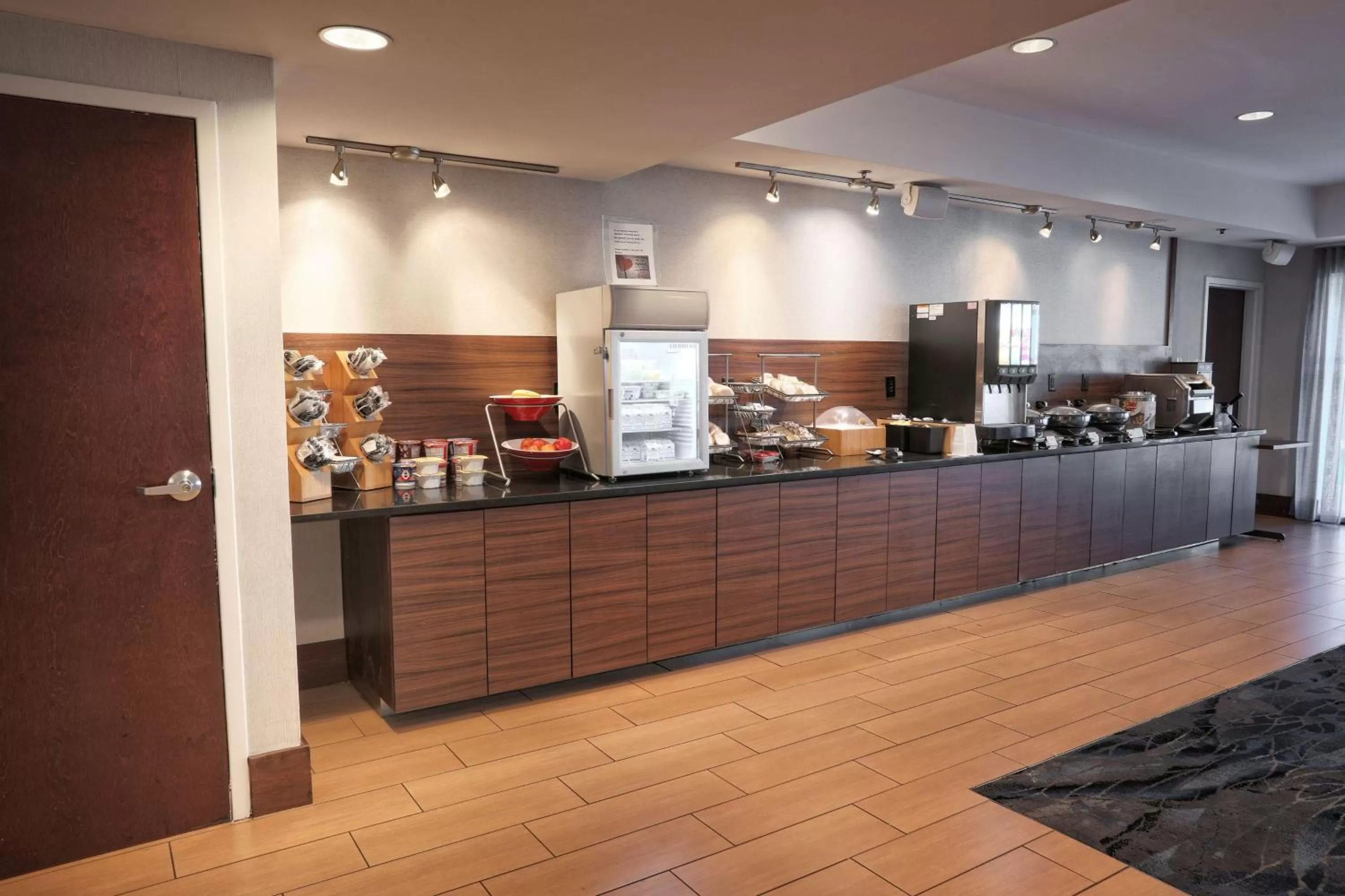 Breakfast in Fairfield Inn & Suites by Marriott Charleston North/Ashley Phosphate