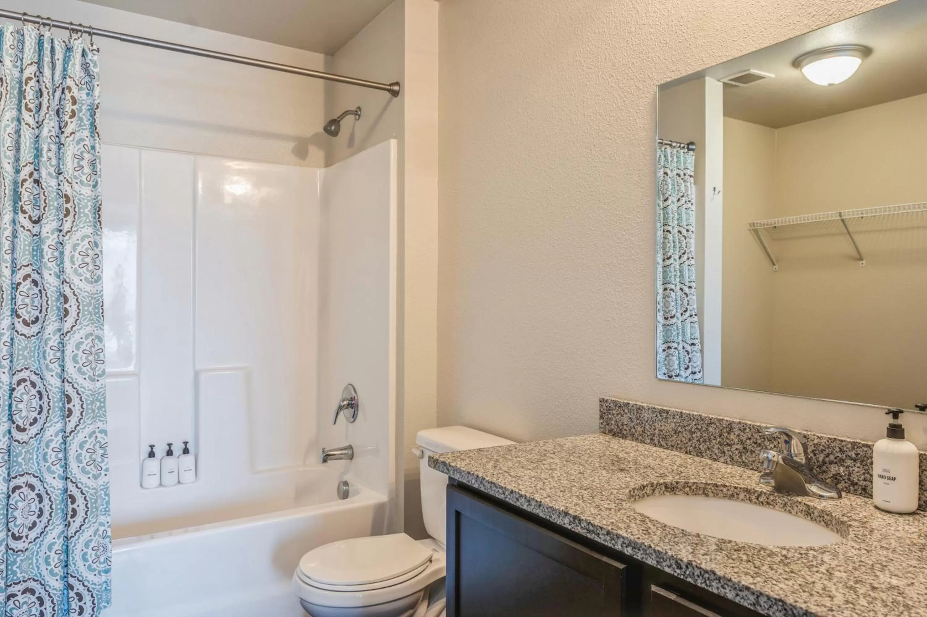 Bathroom in Kasa University Avenue Minneapolis