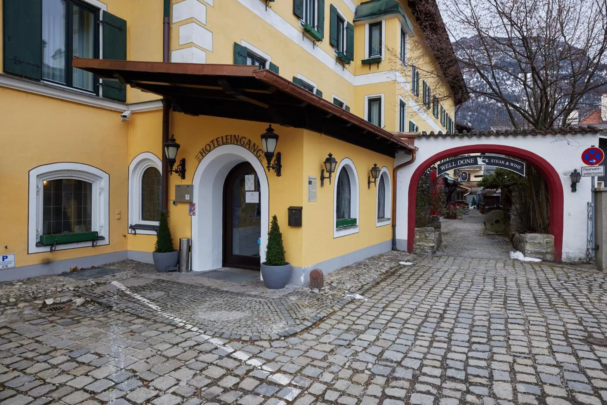 Facade/entrance, Property Building in Atlas Posthotel
