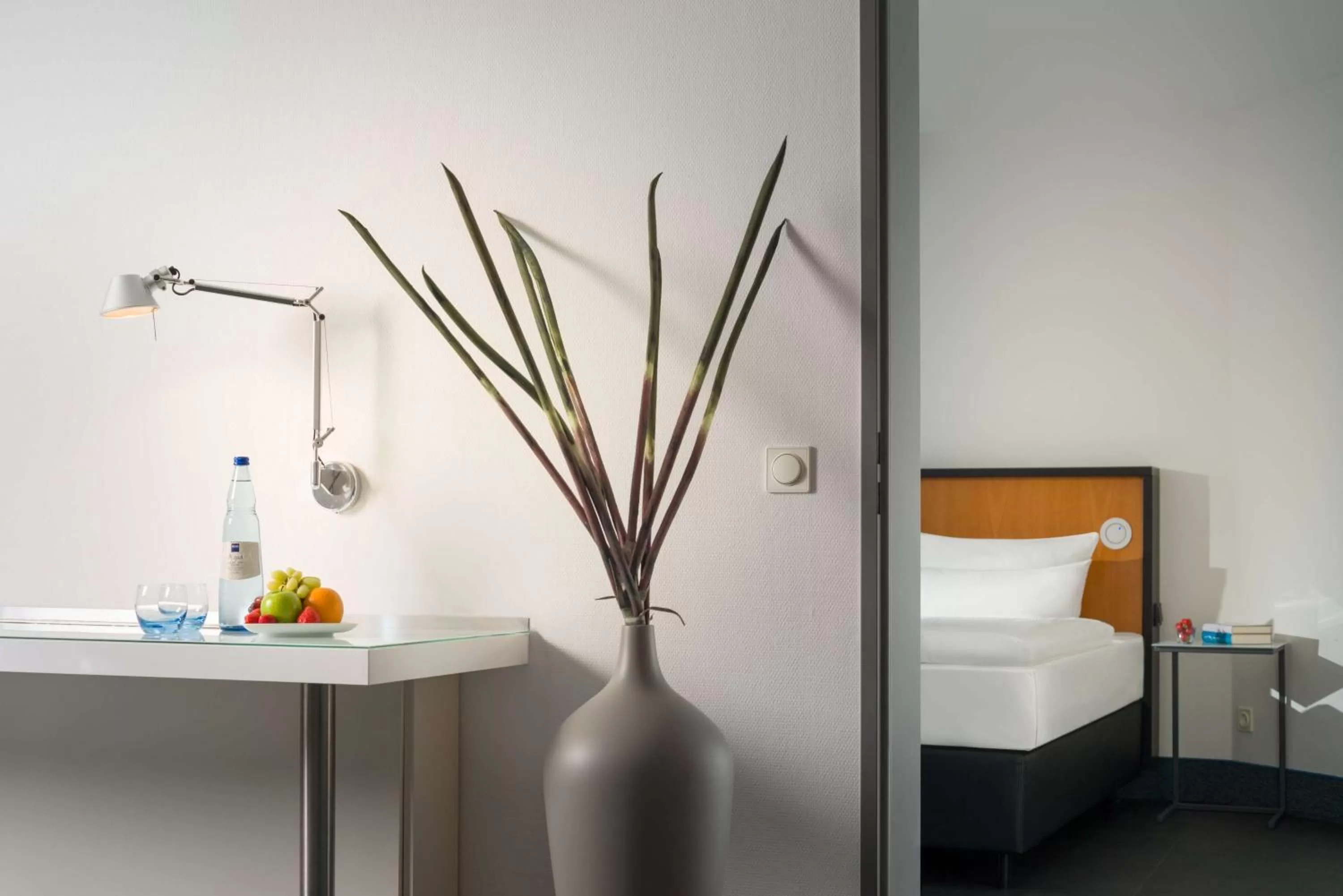 Photo of the whole room, Bed in Dorint Kongresshotel Düsseldorf/Neuss