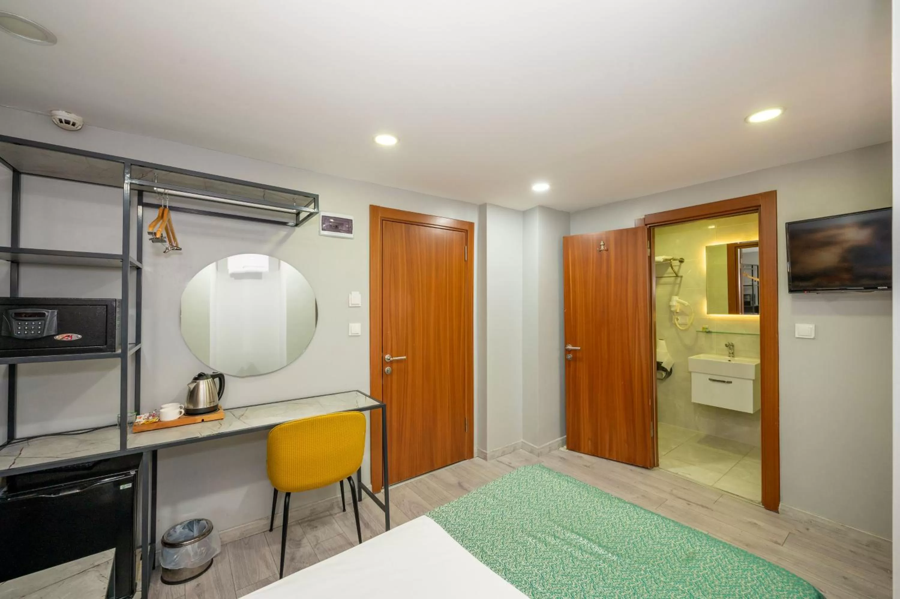 Photo of the whole room, Bed in Green Garden Hotel