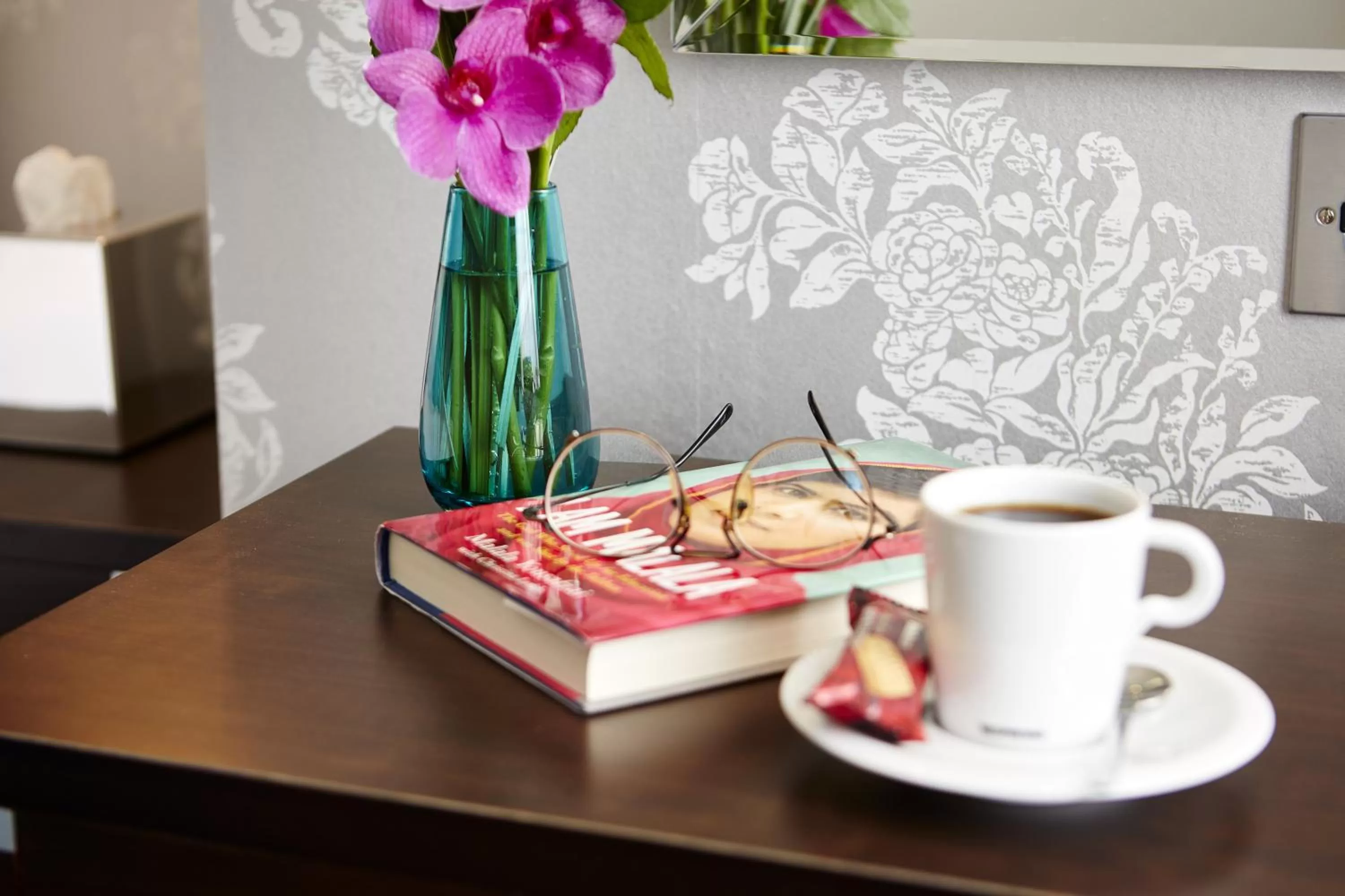 Coffee/tea facilities in Mandolay Hotel Guildford