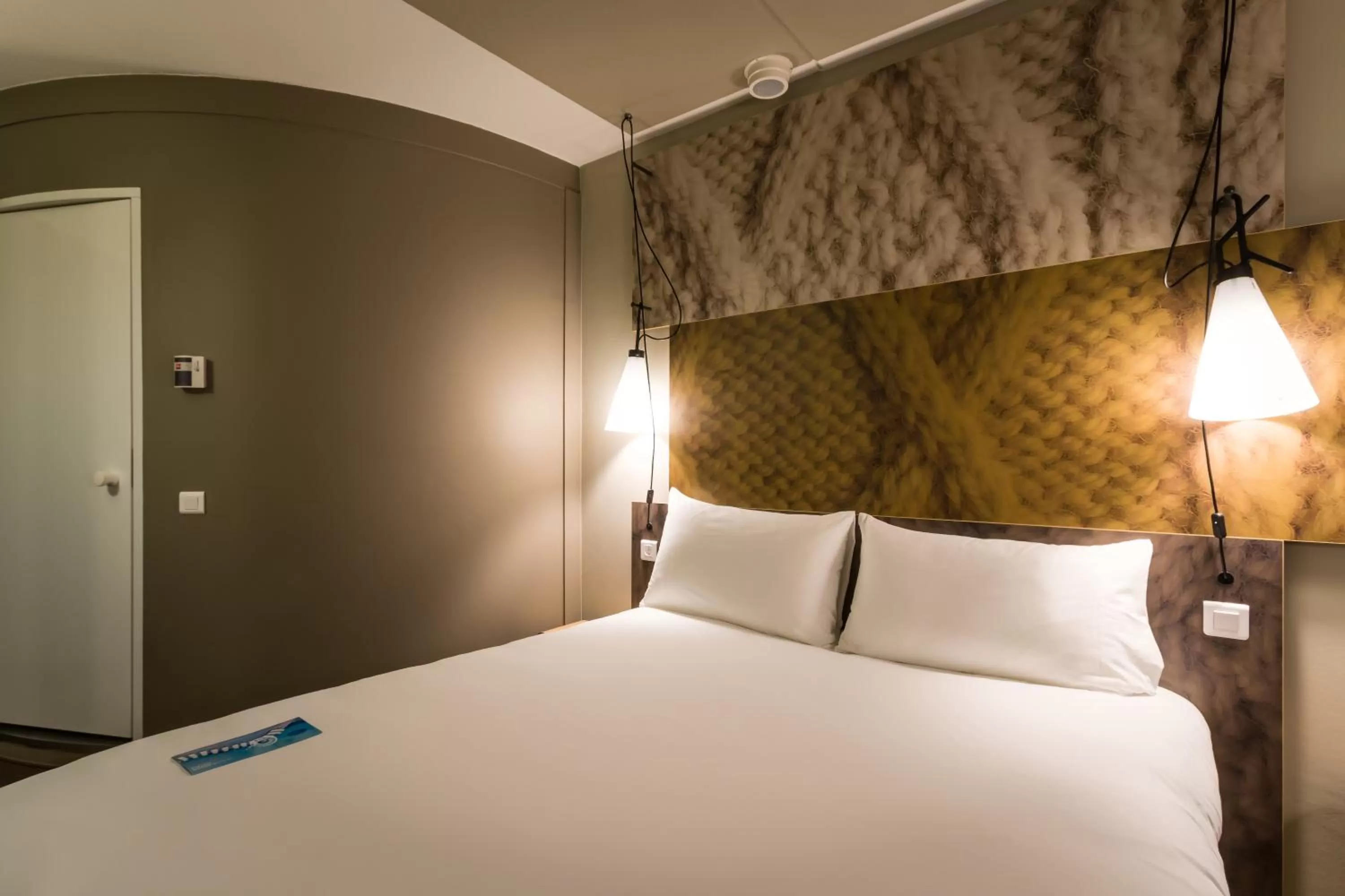 Bed in ibis Amsterdam City West