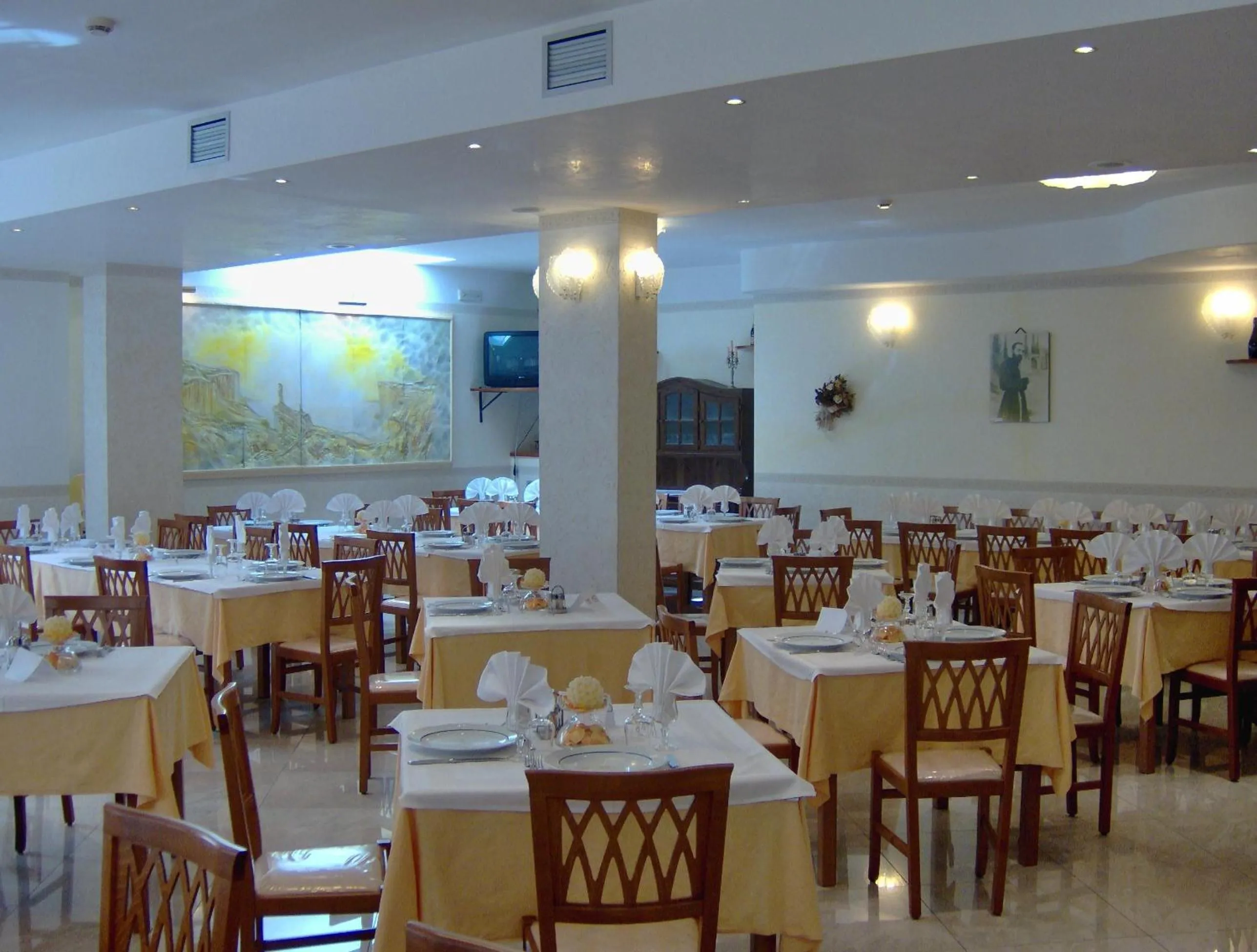 Restaurant/places to eat in Hotel Euro
