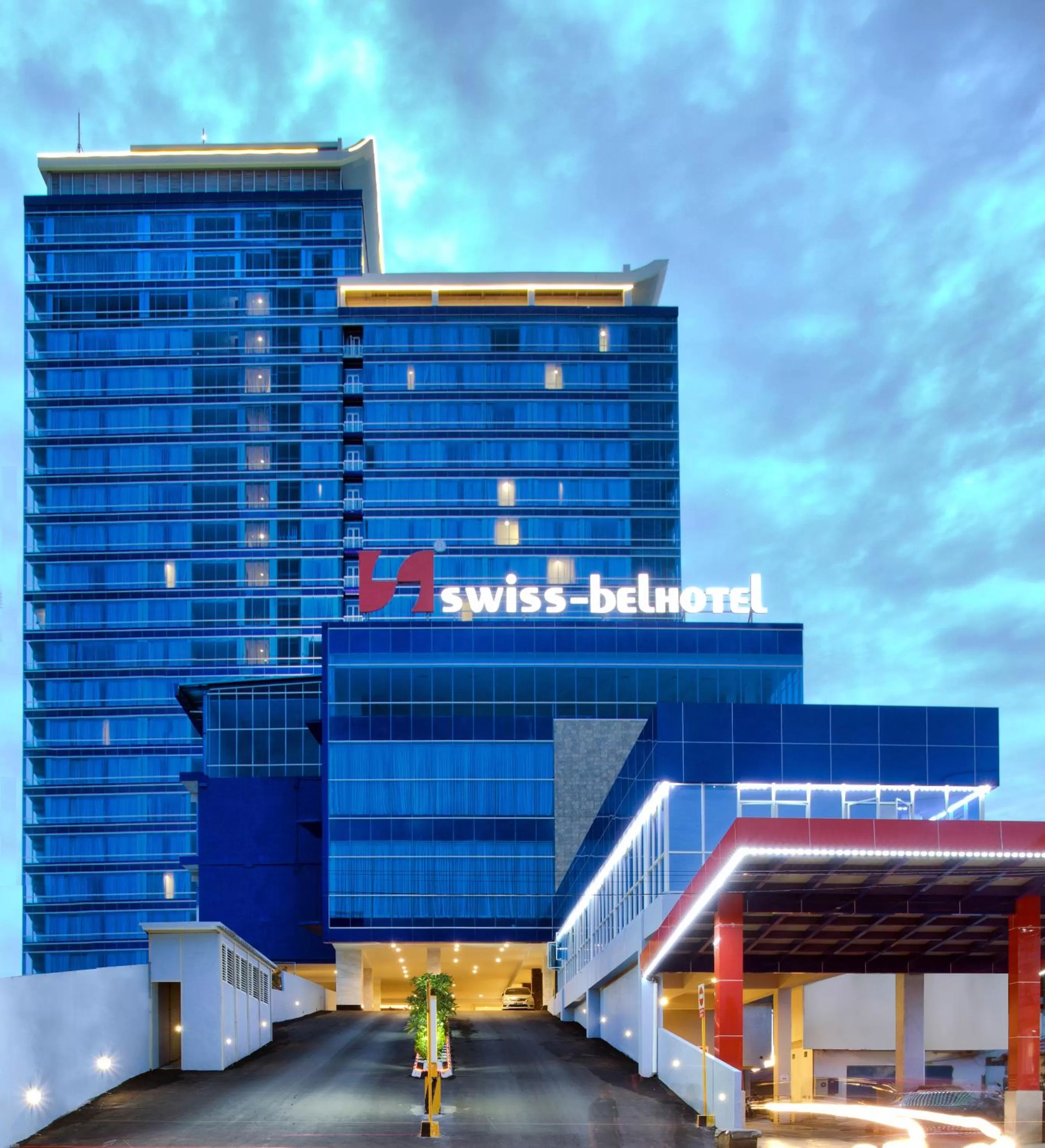 Facade/entrance in Swiss-Belhotel Makassar