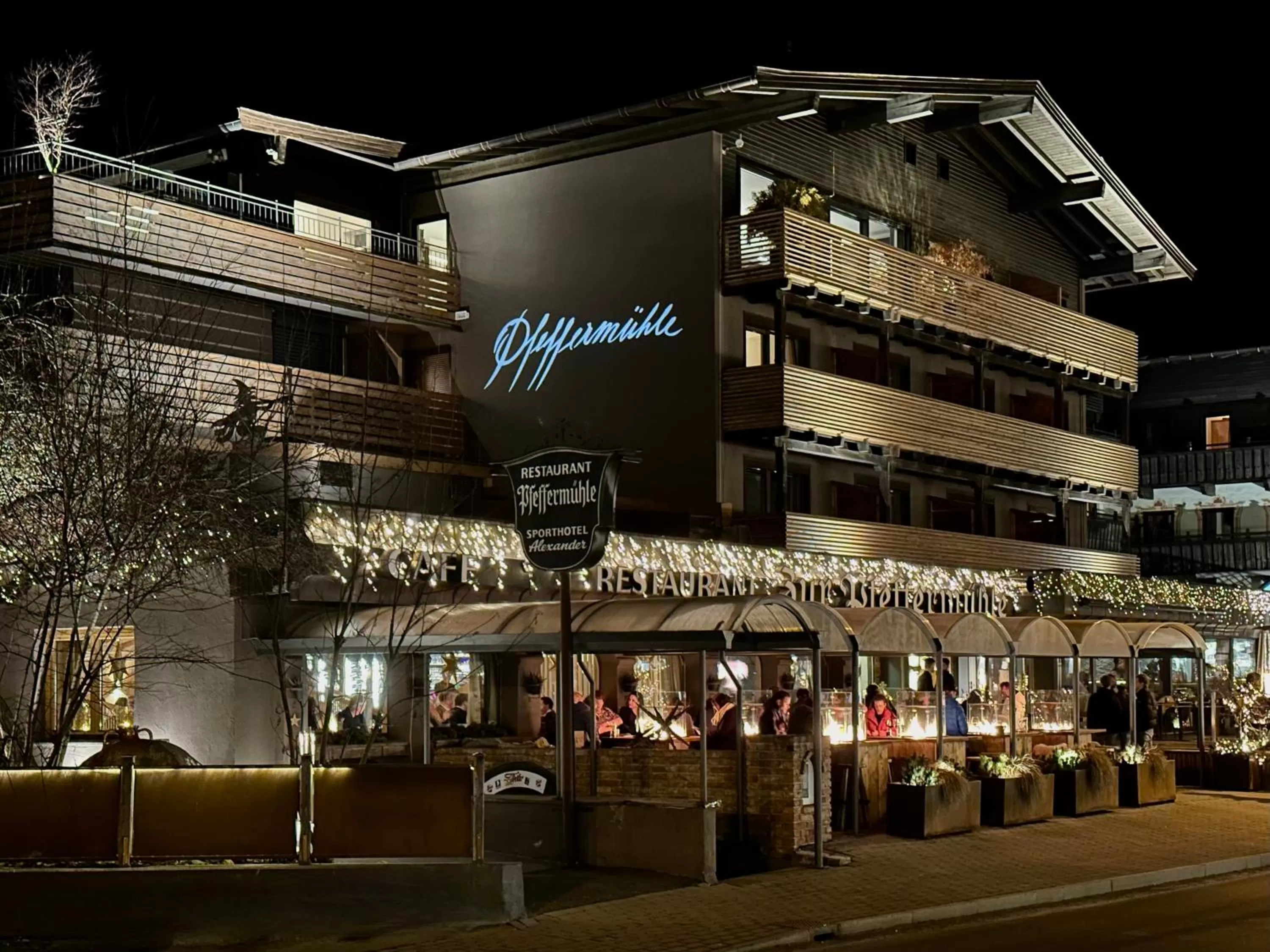 Property Building in Hotel Alexander