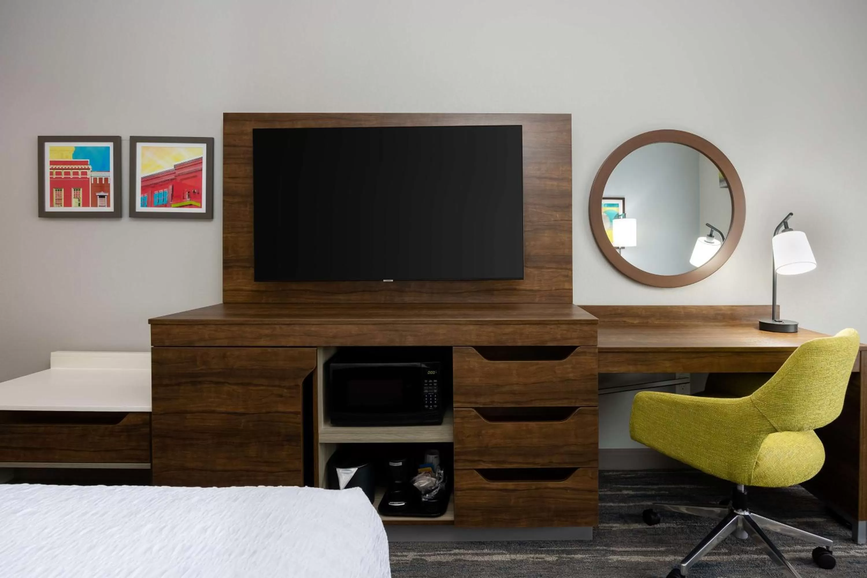 King Study with Sofa Bed - Non-Smoking  in Hampton Inn & Suites Alpharetta Roswell