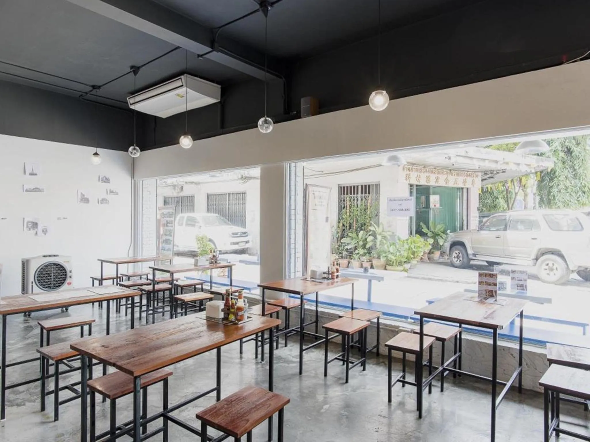 Restaurant/places to eat in Loftel Station Hostel