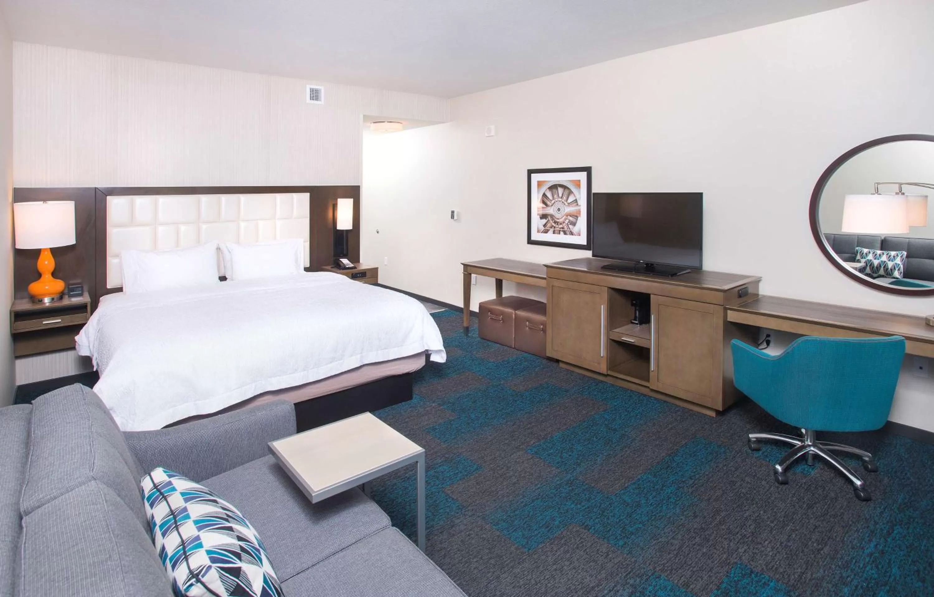 Bed in Hampton Inn & Suites LAX El Segundo