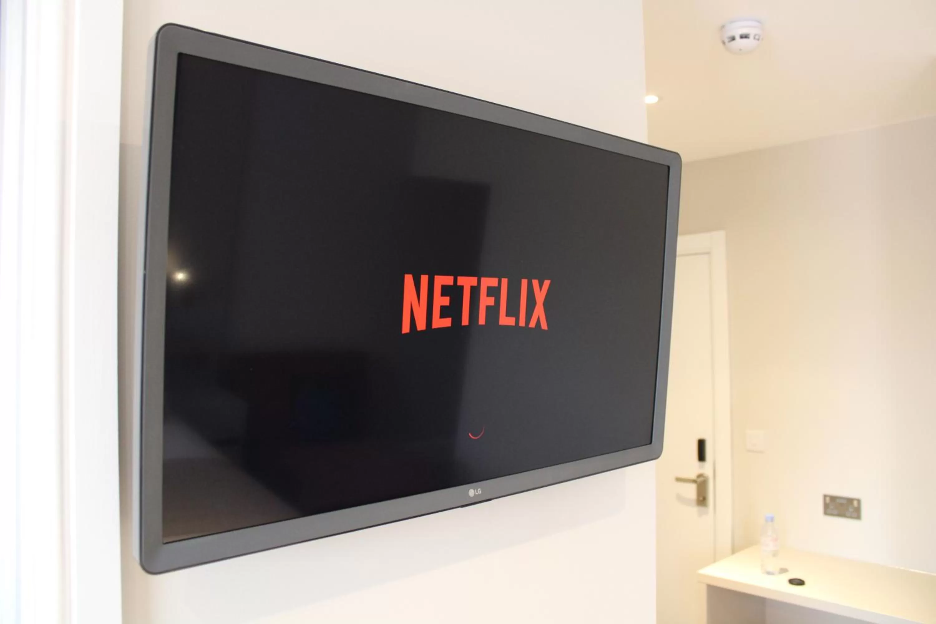 TV and multimedia in 198 Studios