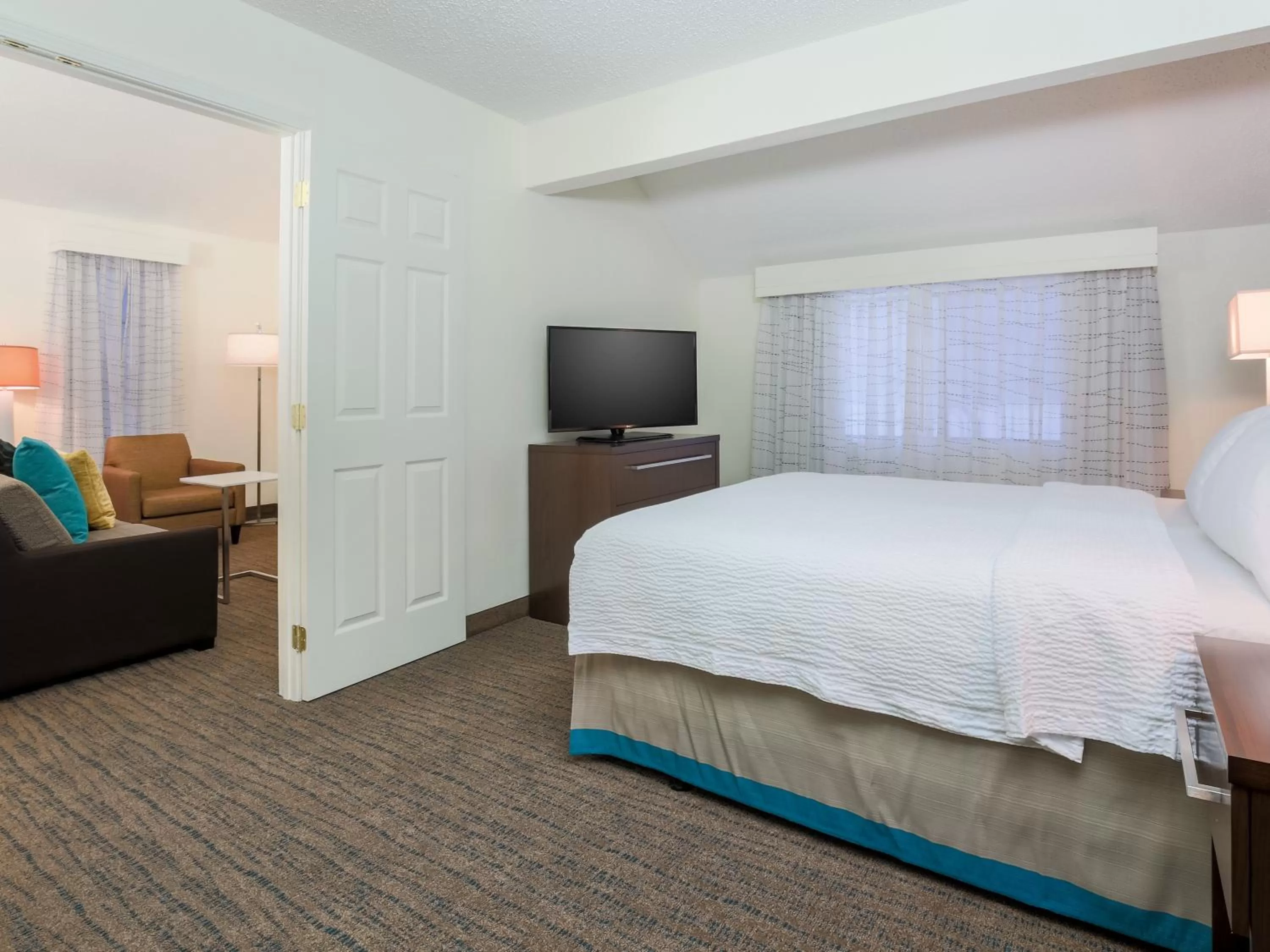 Evening entertainment, Bed in Hawthorn Suites by Wyndham Tinton Falls