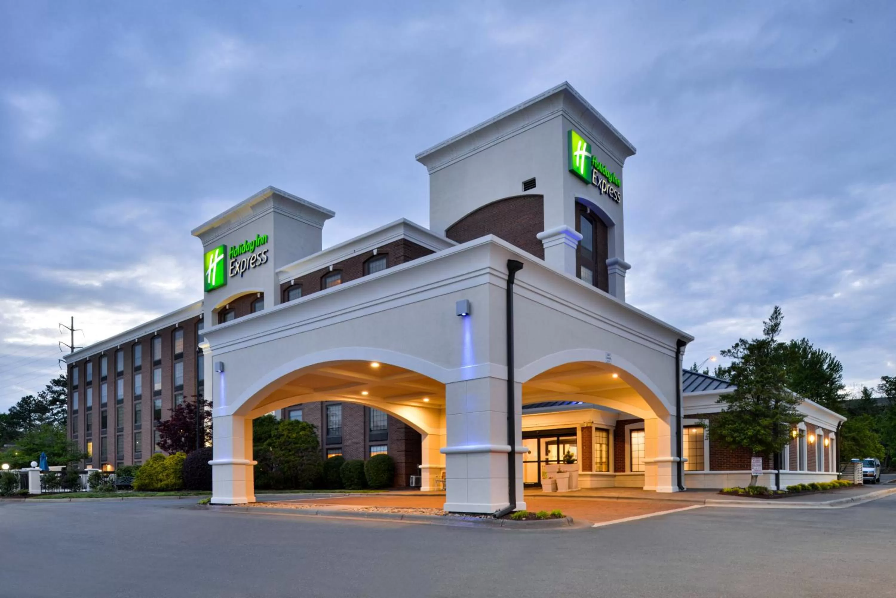 Property building in Holiday Inn Express Winston-Salem Medical Ctr Area