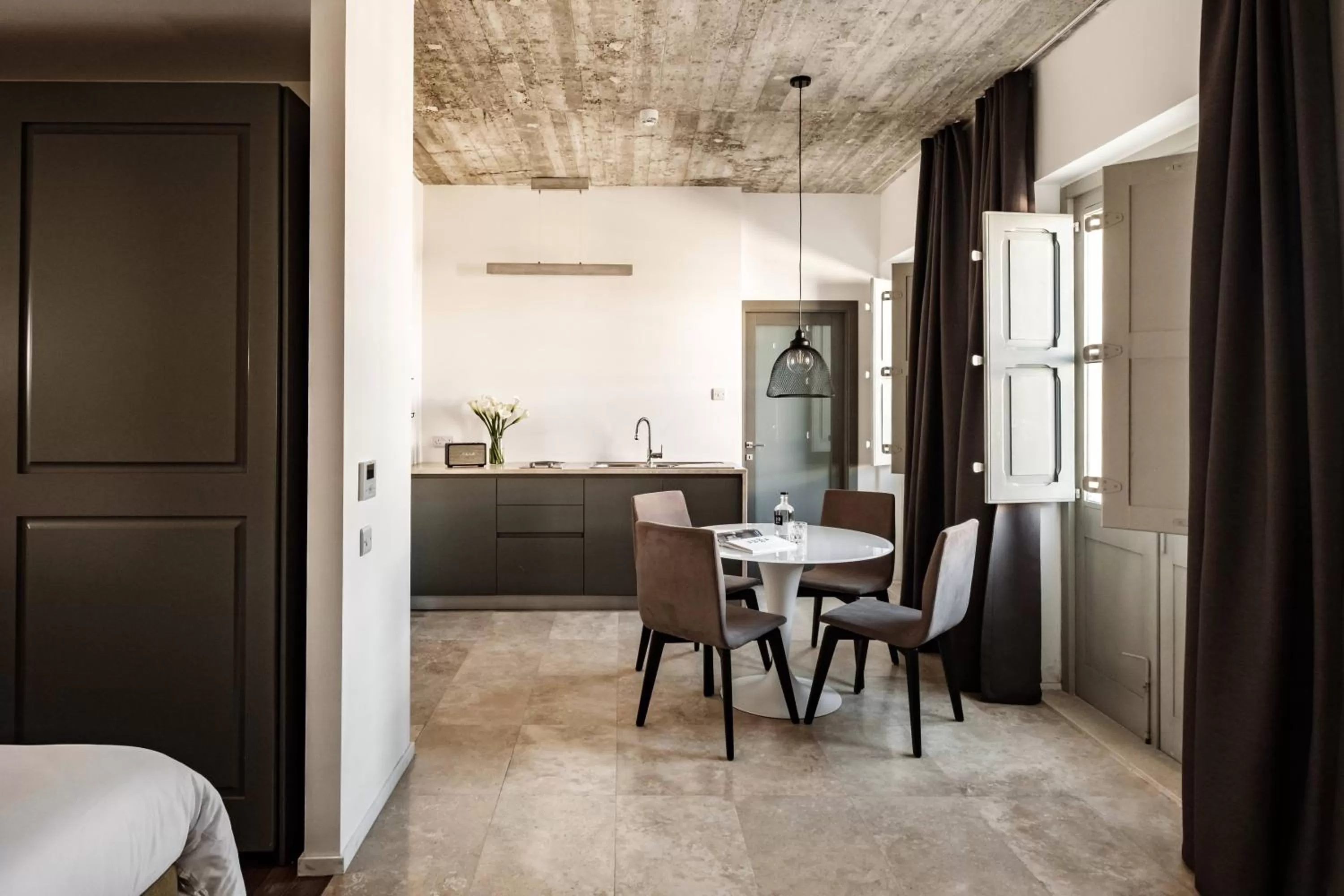 Photo of the whole room in 19 ROOMS