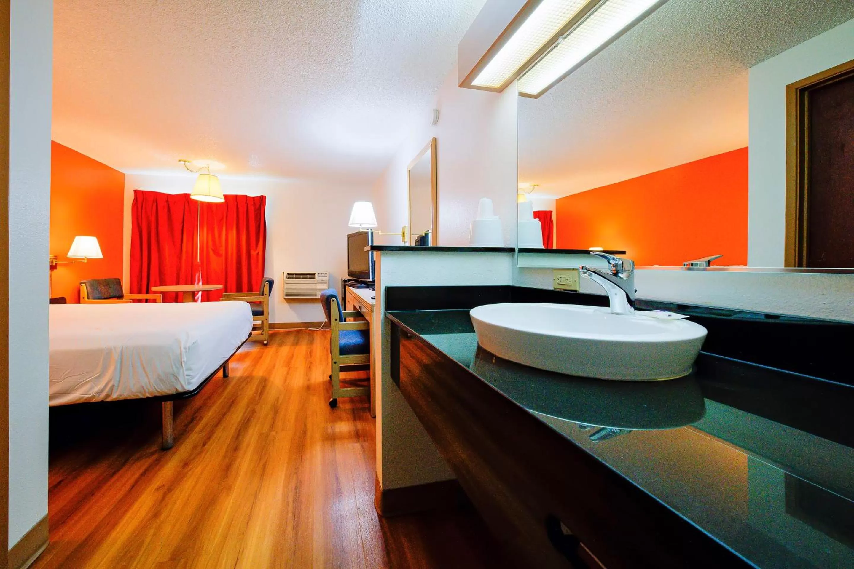 Bedroom, Bed in OYO Hotel Hermiston OR, Downtown