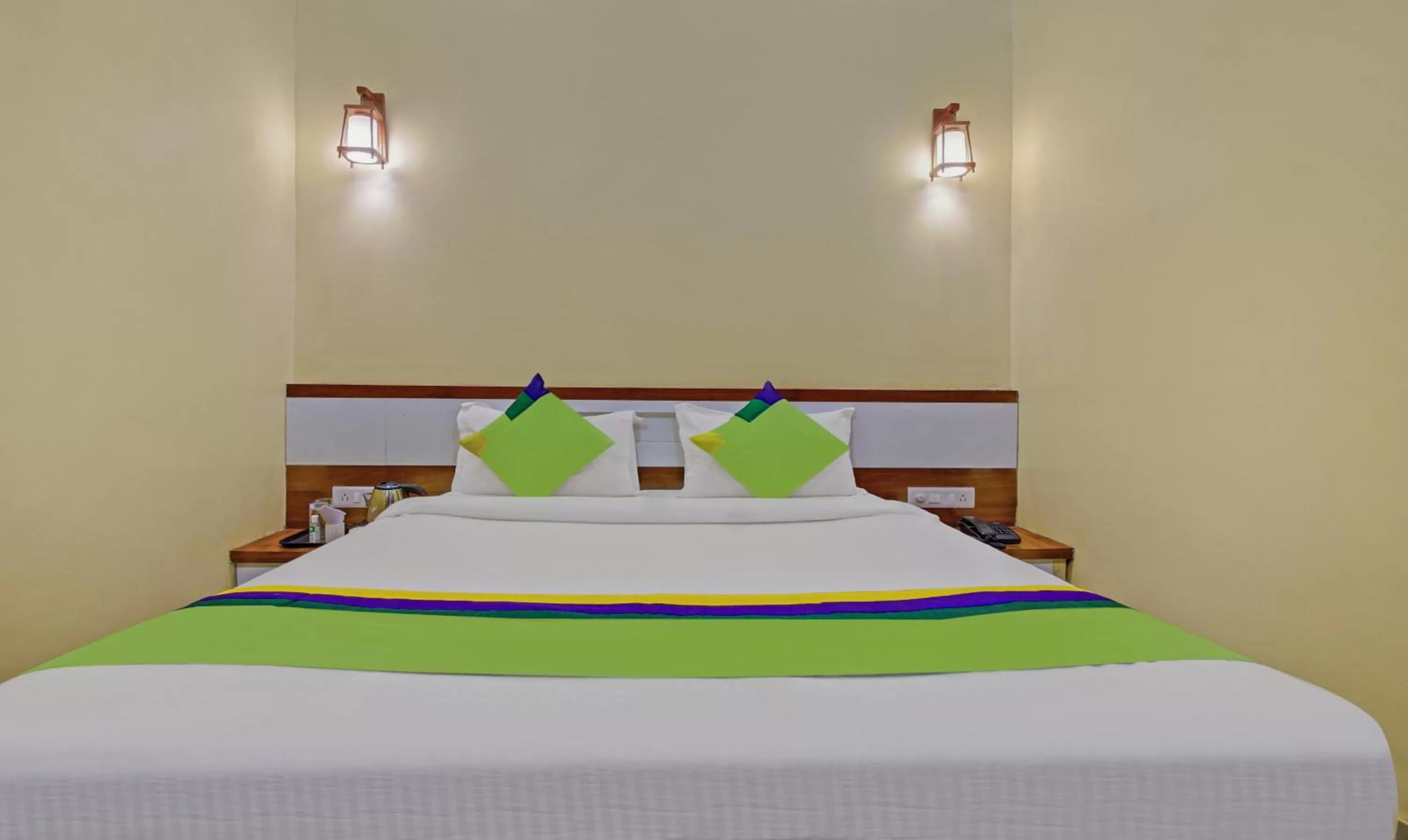 Bed in Treebo Trend Shalimar In The Forest Matheran