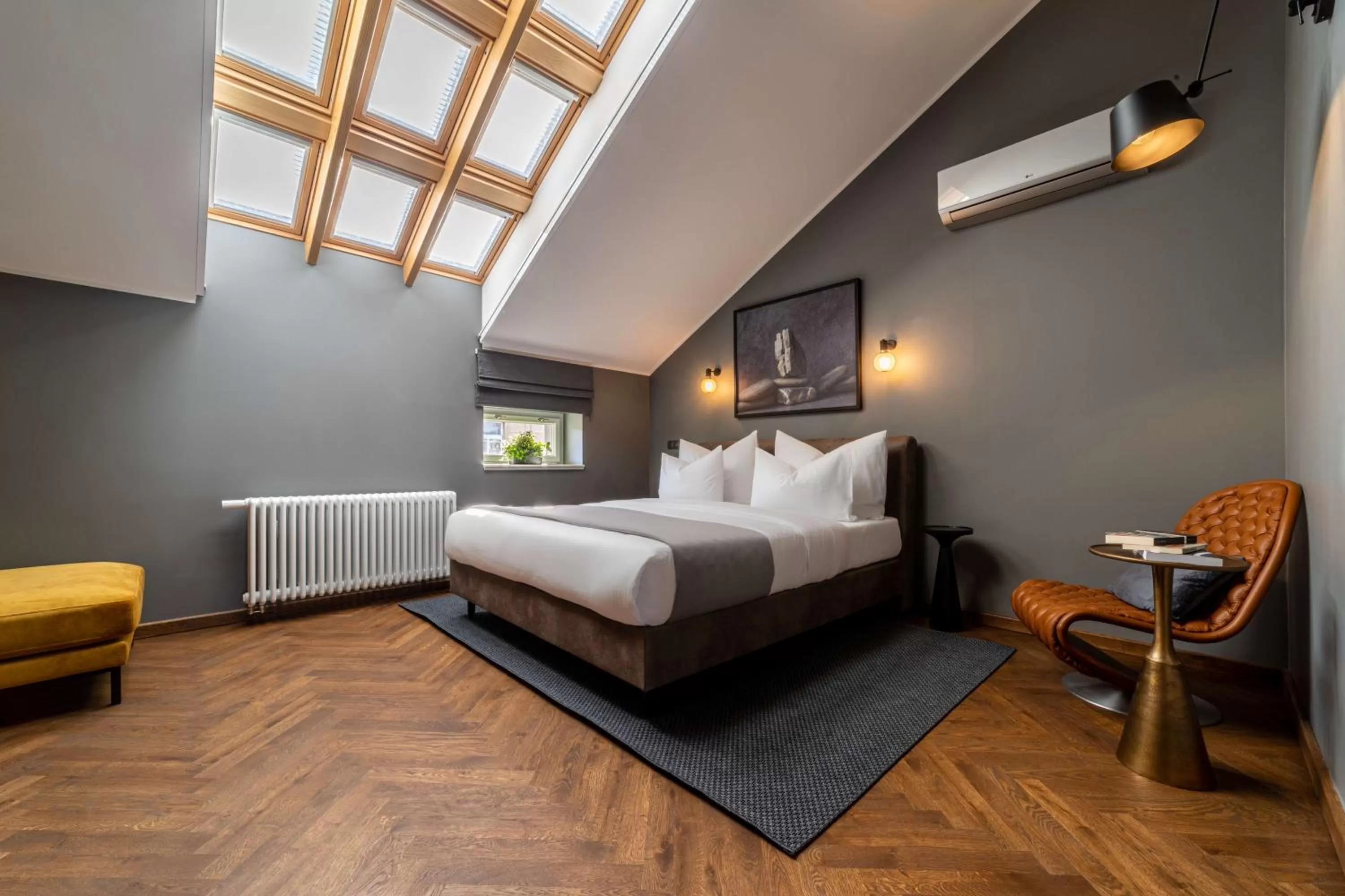 Photo of the whole room, Bed in The Viaduct - Suites & More