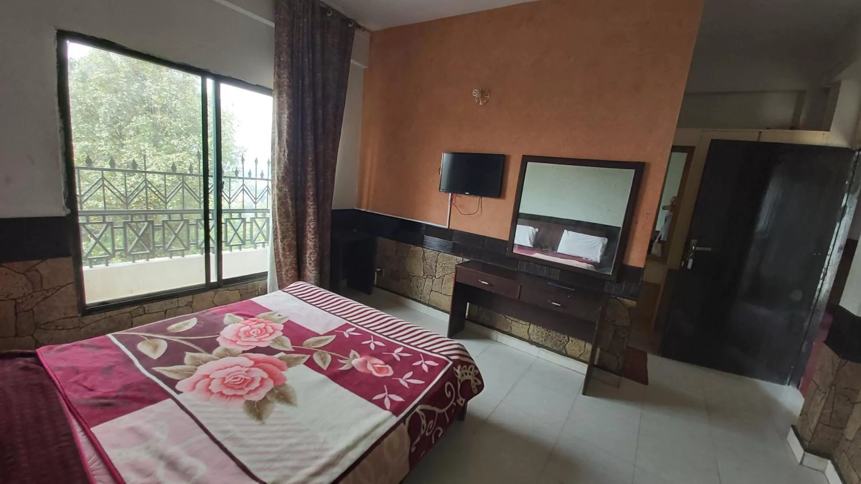 Photo of the whole room, Bed in Mount Heaven Hotel Murree