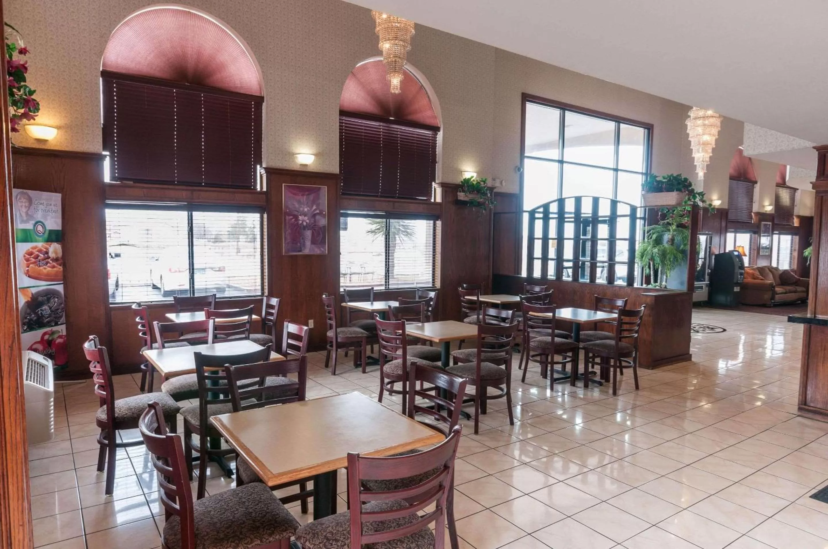 Restaurant/Places to Eat in Quality Suites Albuquerque Airport