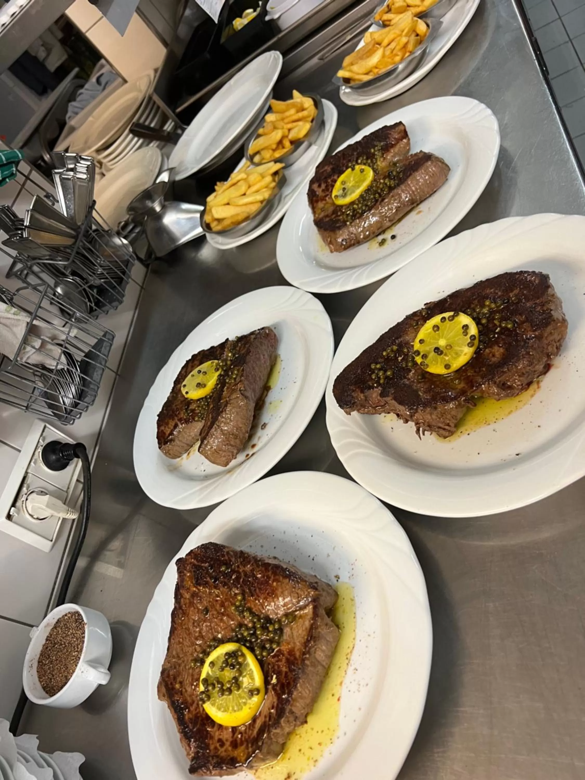 Restaurant/places to eat in Hotel Allegra