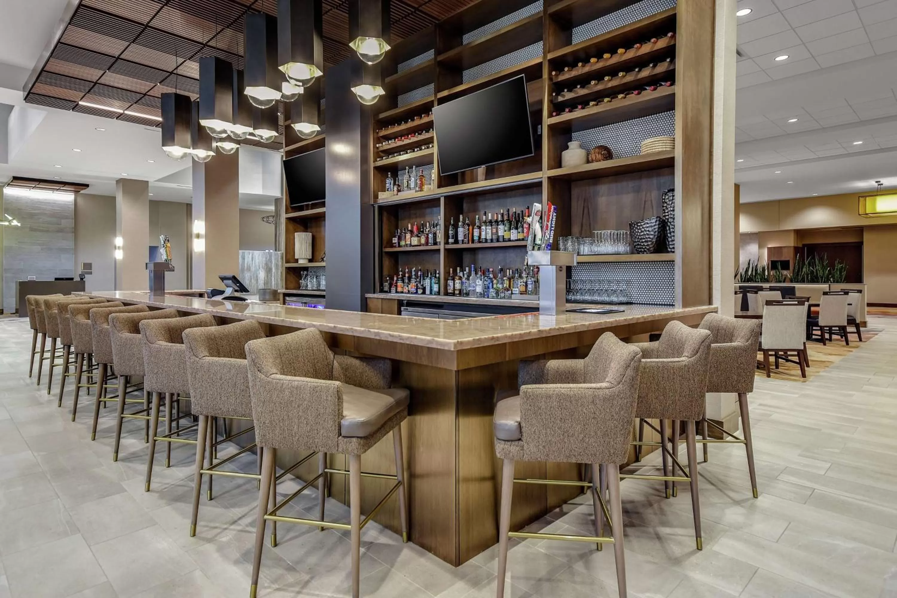 Lounge or bar in Embassy Suites by Hilton Jonesboro Red Wolf Convention Center