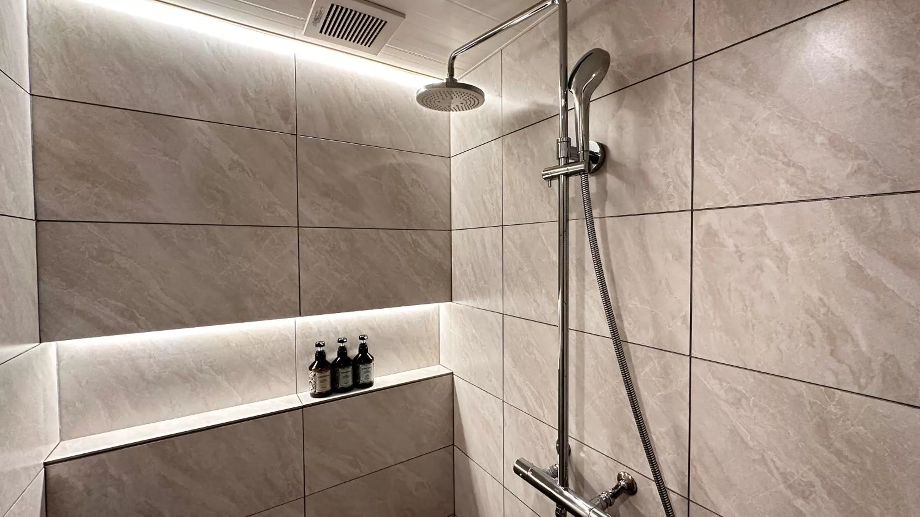 Shower, Bathroom in Tokyo Hotel Bella Ikebukuro