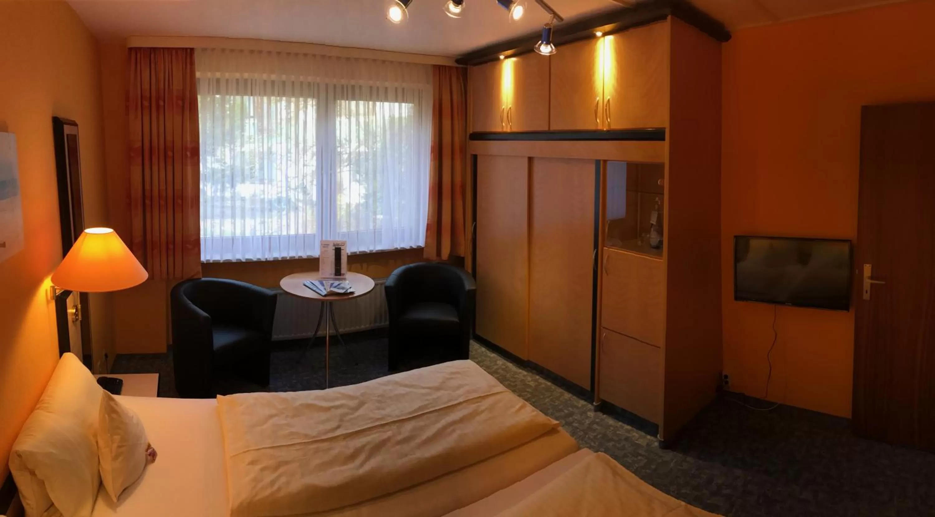 Photo of the whole room, Bed in Hotel Windspiel