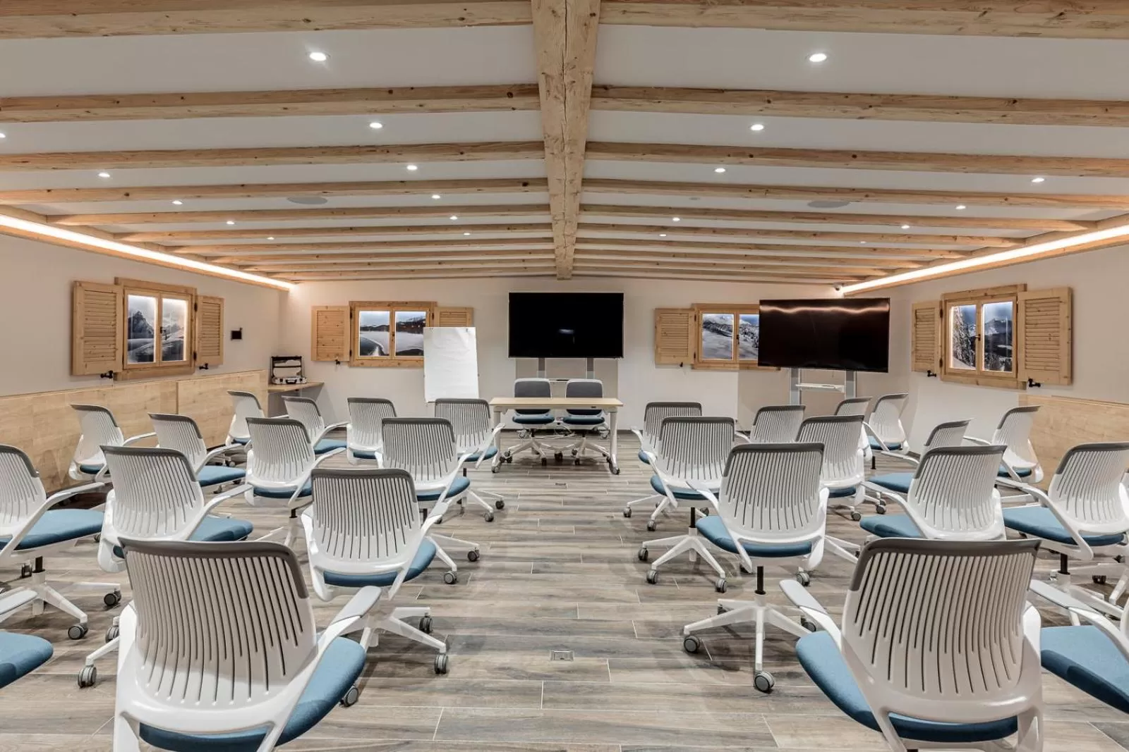 Meeting/conference room in Hotel Sarain Active Mountain Resort