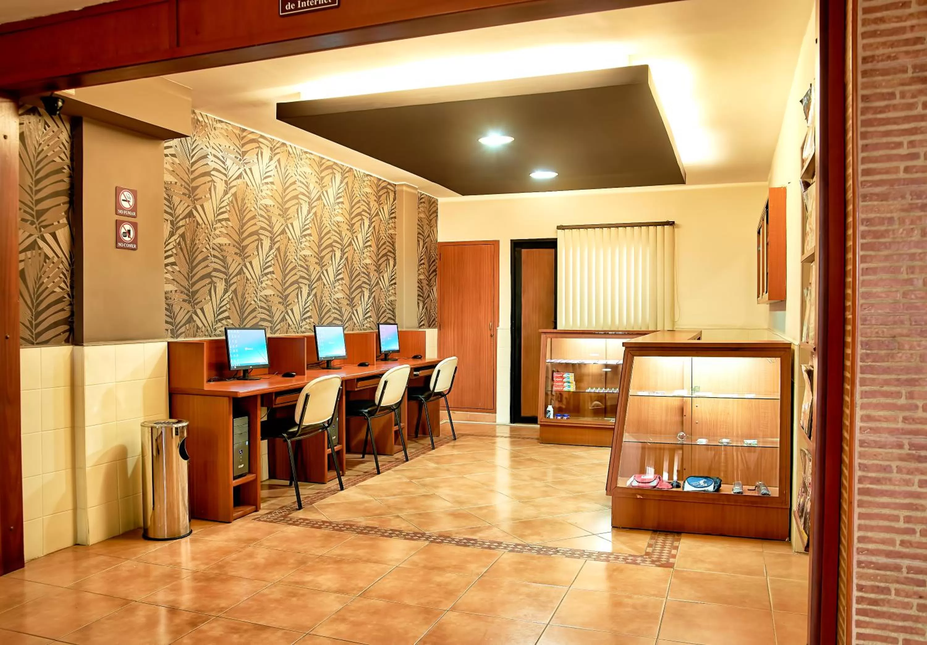 On-site shops in Mar Hotel