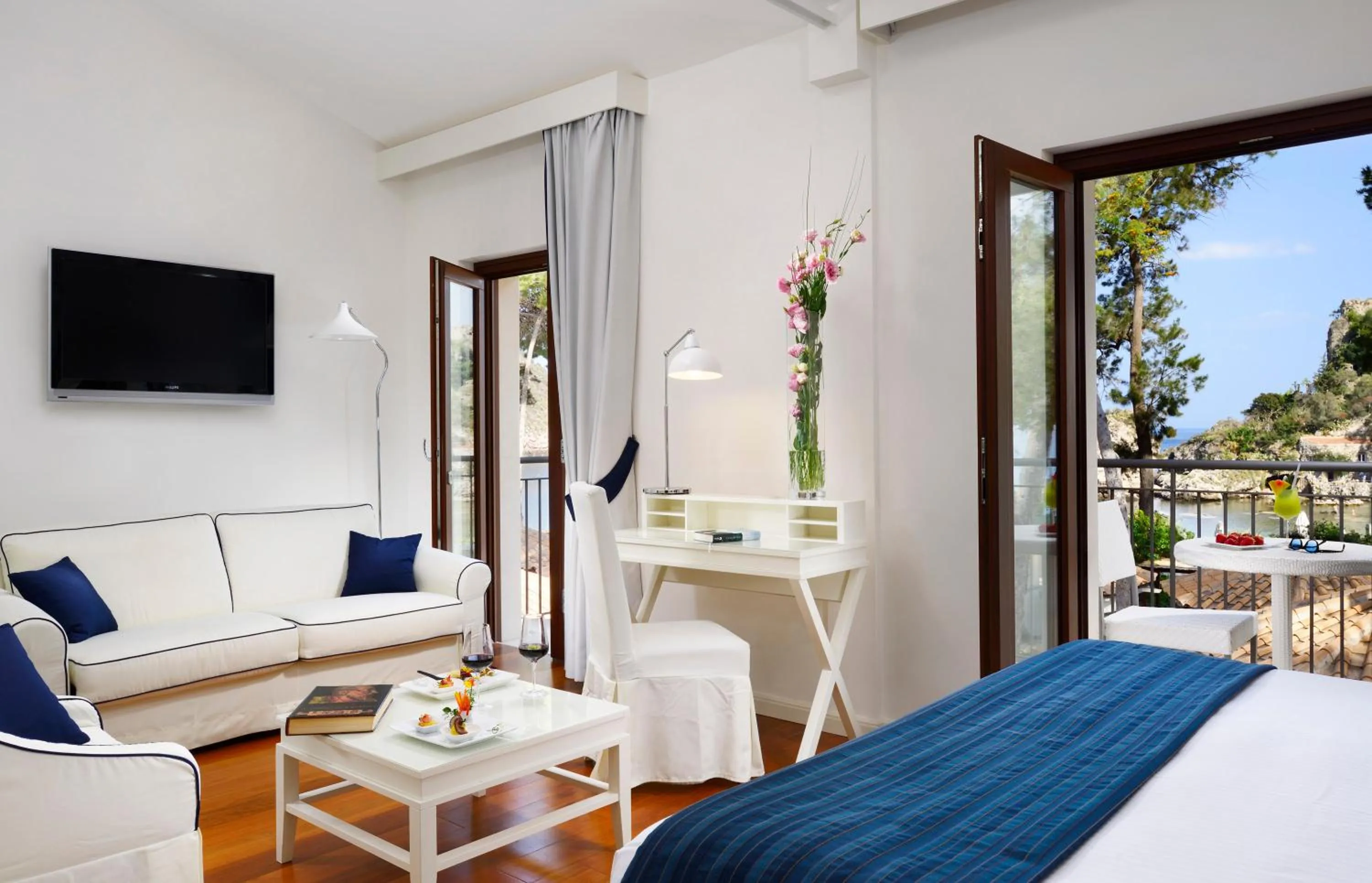 View (from property/room), Bed in La Plage Resort