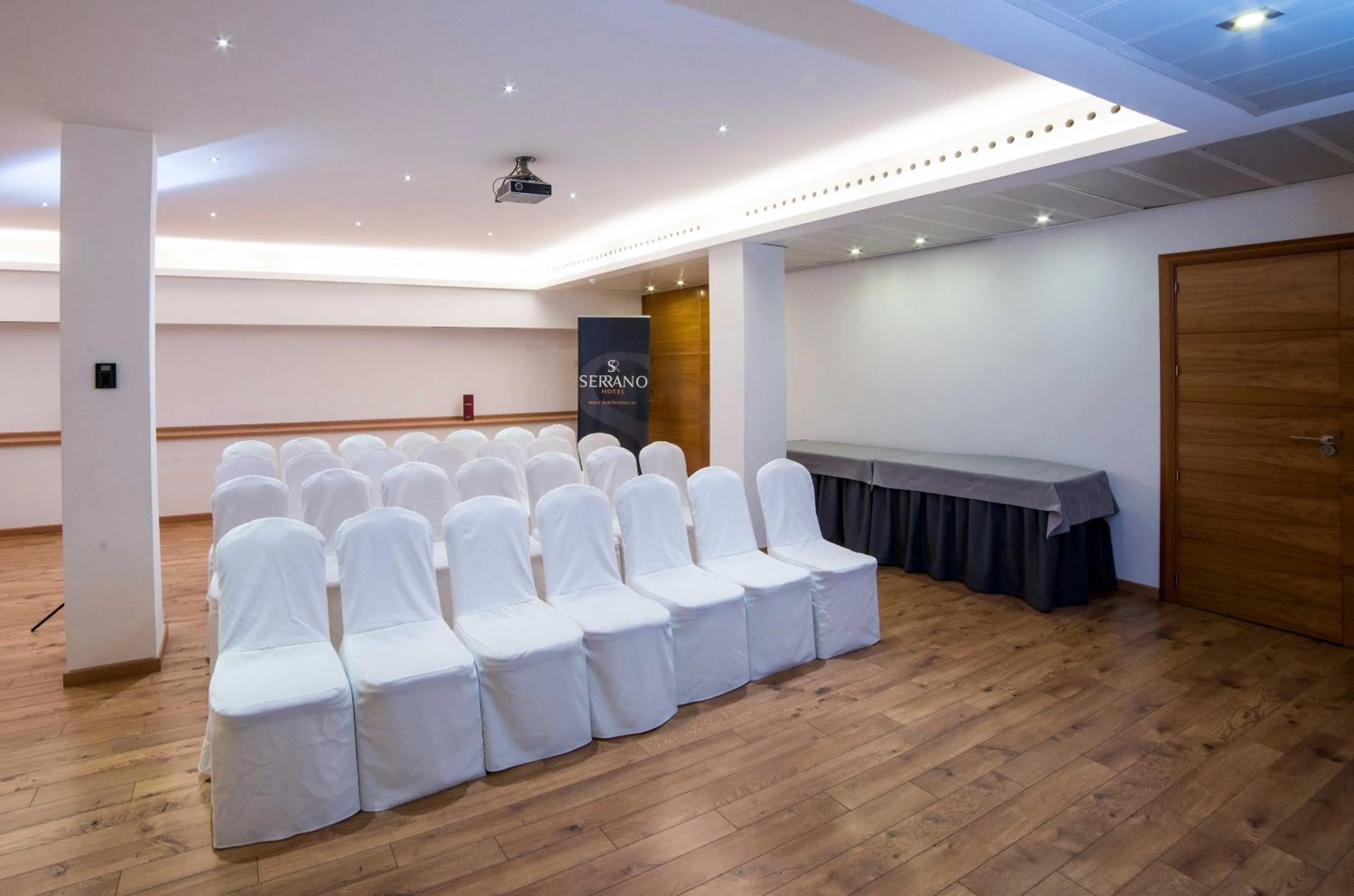 Meeting/conference room in Hotel Serrano