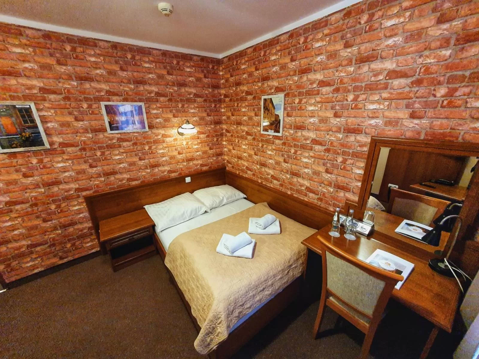 View (from property/room), Bed in Hotel Zamkowy Młyn