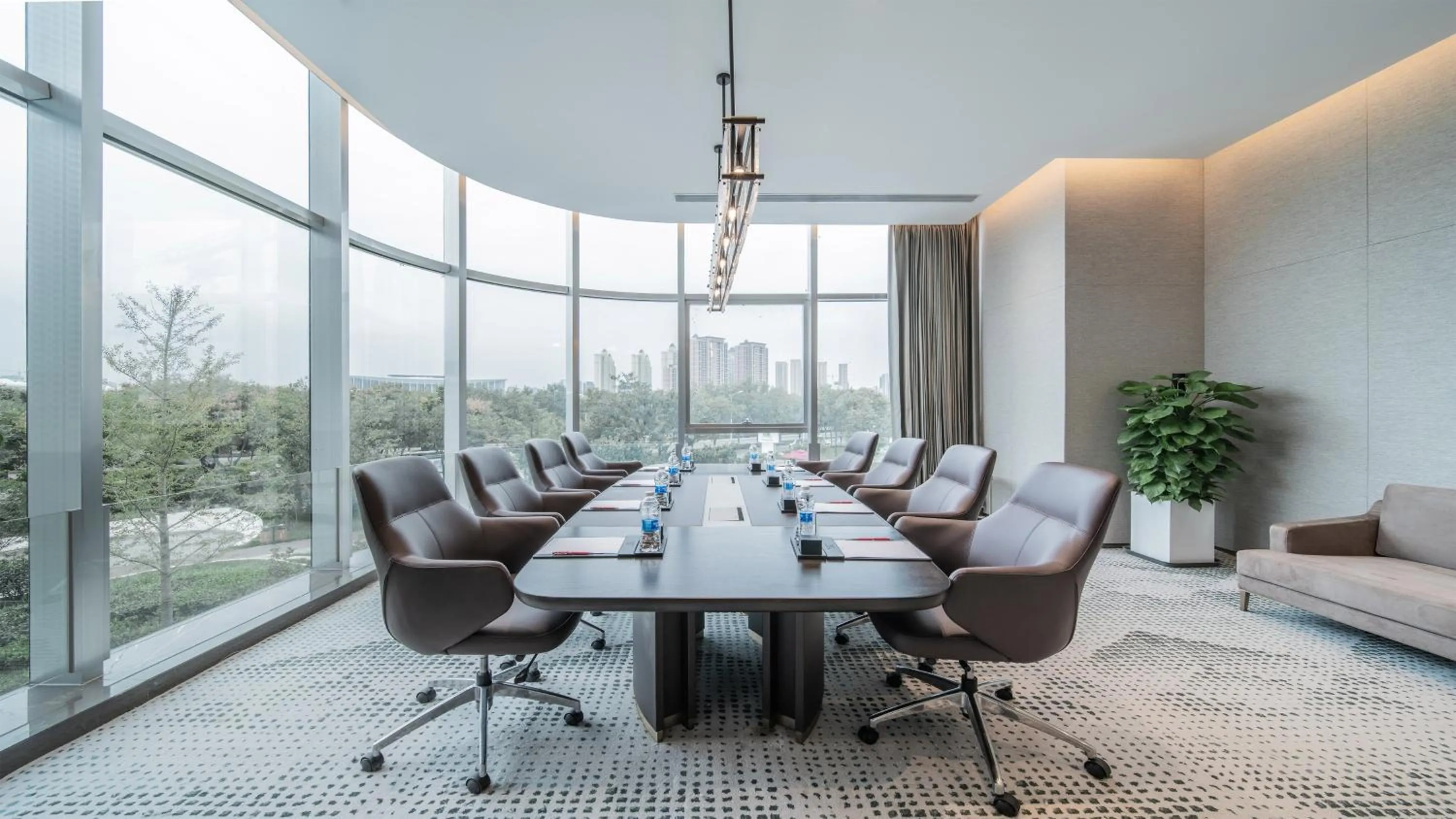 Meeting/conference room in HUALUXE Xi'an Chanba by IHG