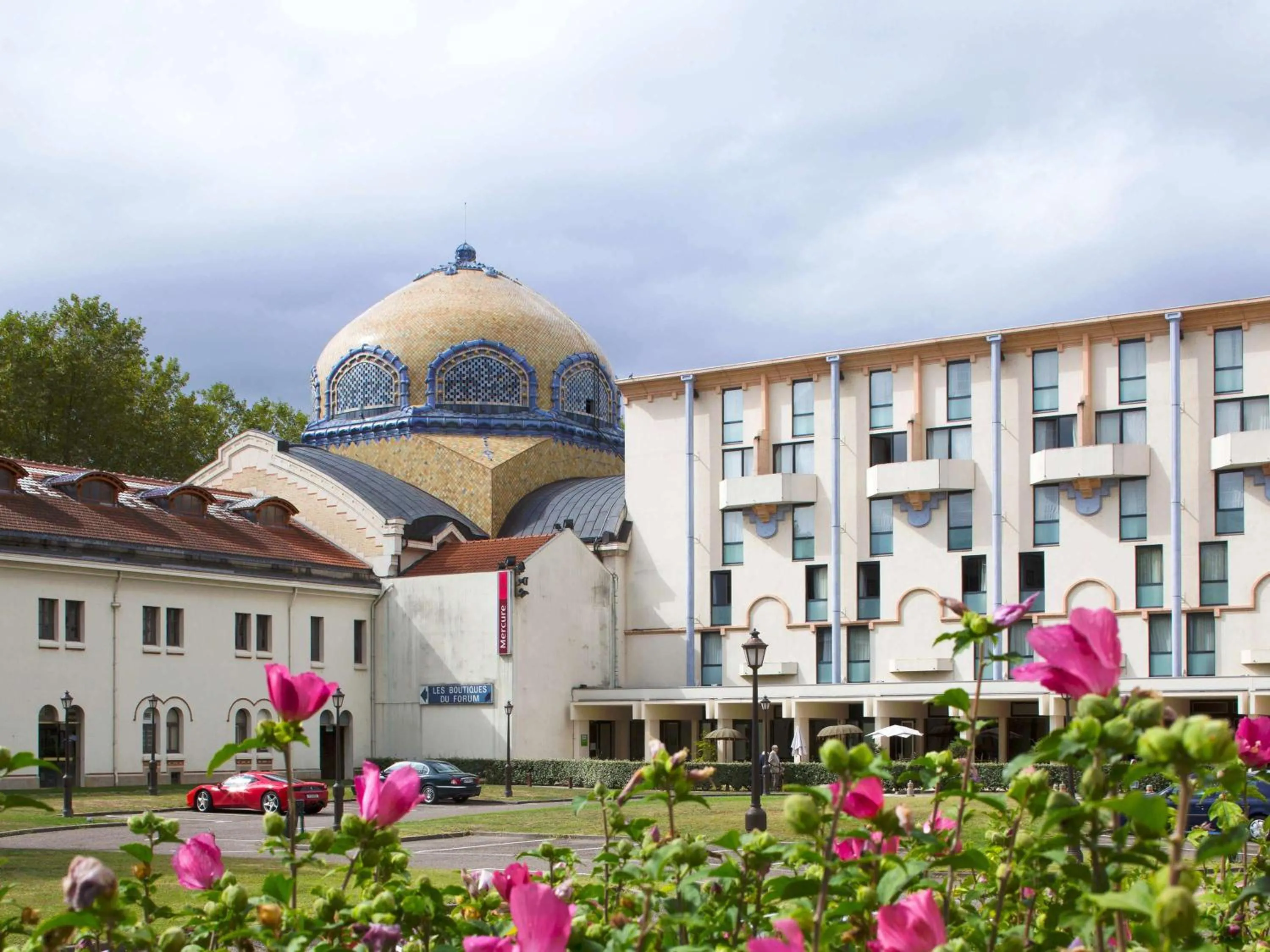 Property building in Mercure Vichy Thermalia