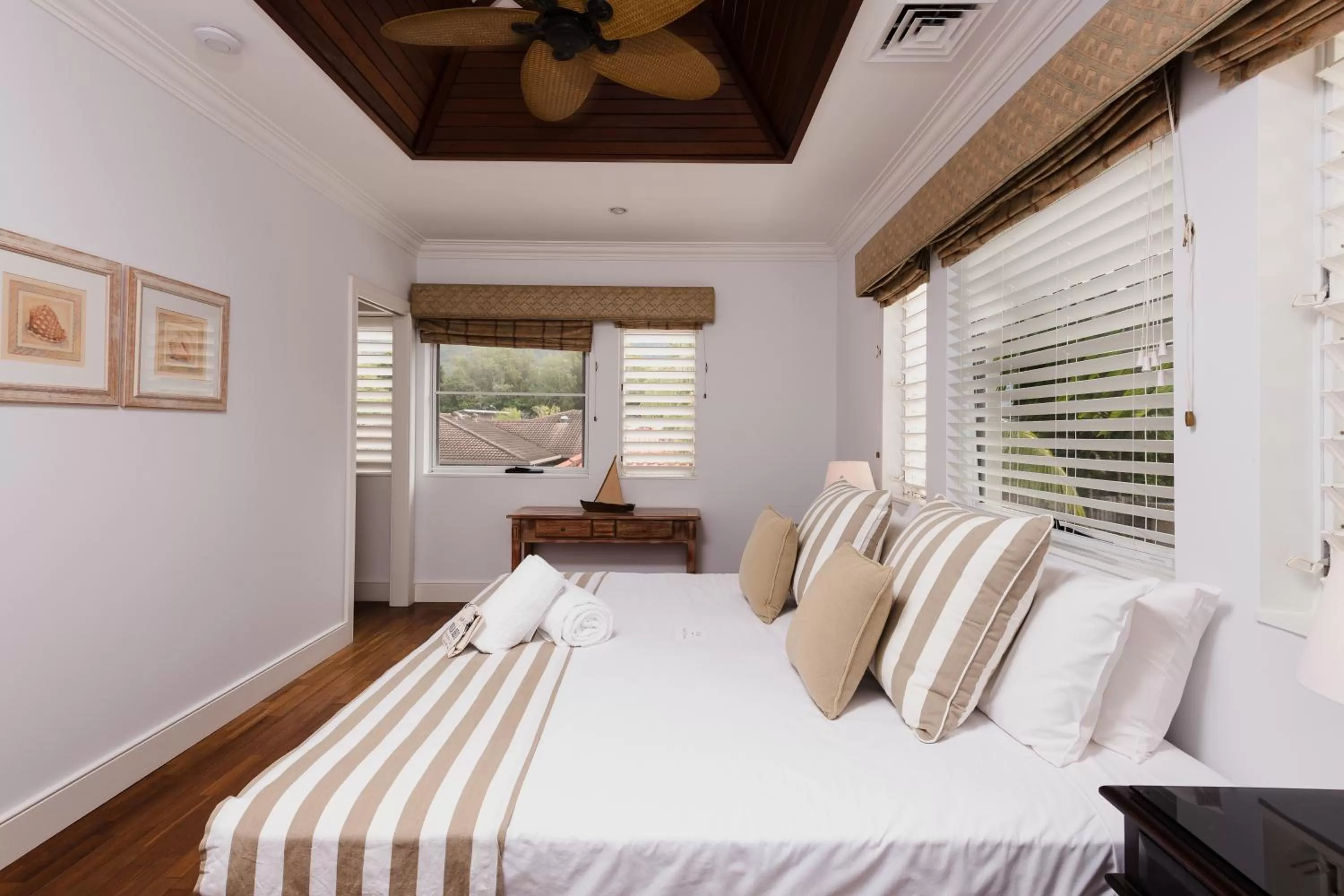 Bed in Villa Beach Palm Cove
