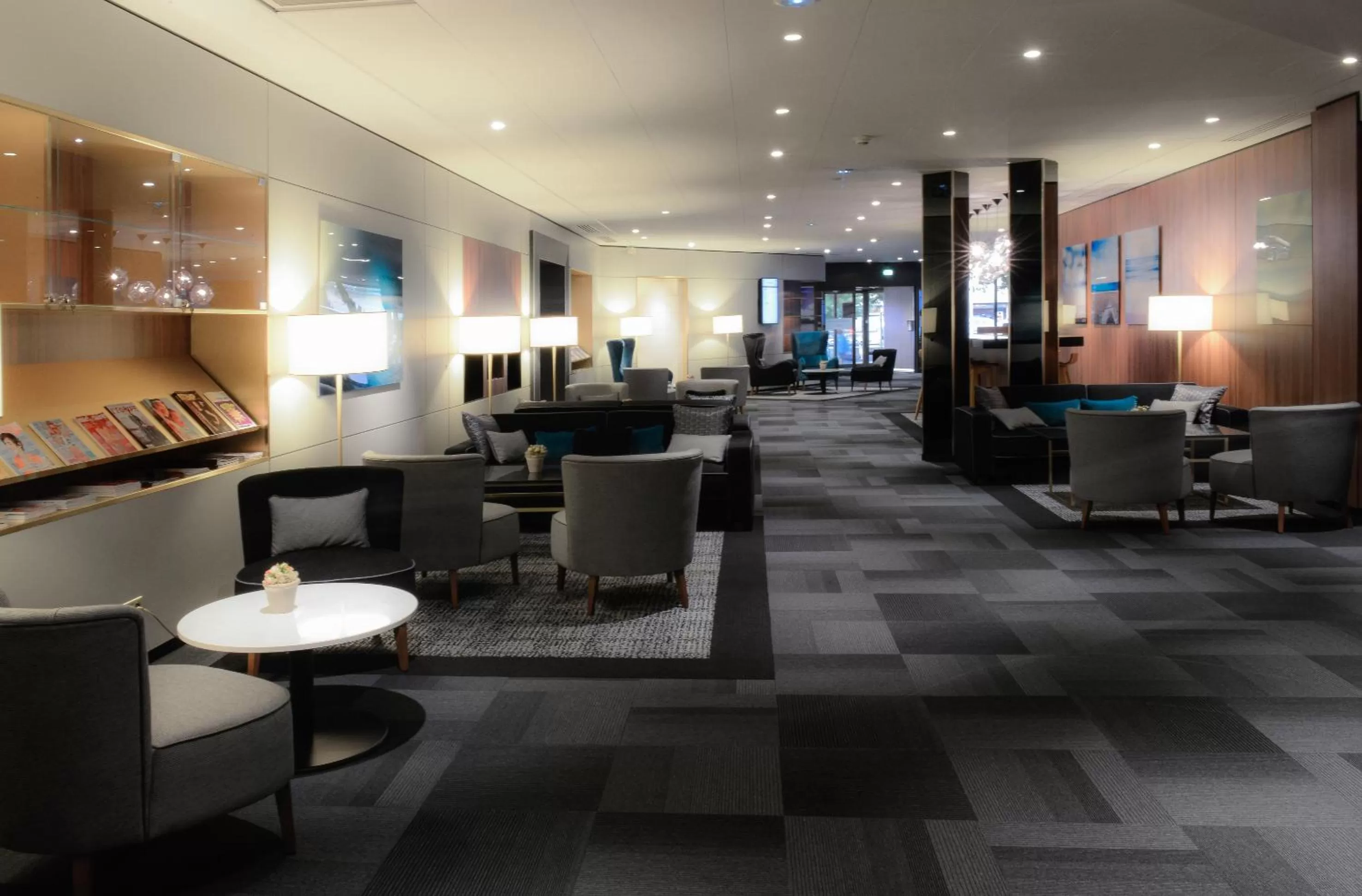 Lobby or reception in Mercure Caen Centre Port De Plaisance