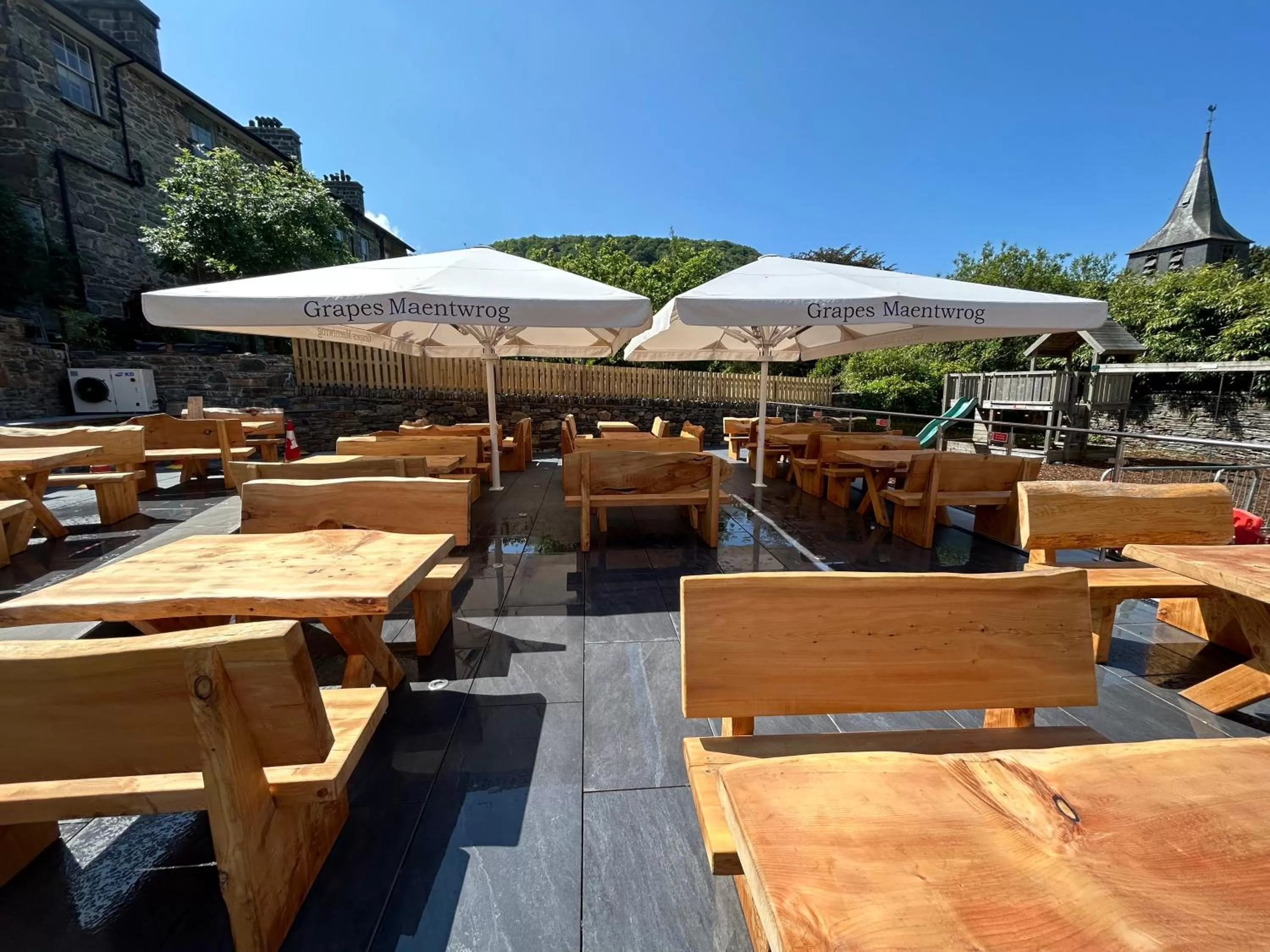 Property building in Grapes Hotel, Bar & Restaurant Snowdonia Nr Zip World