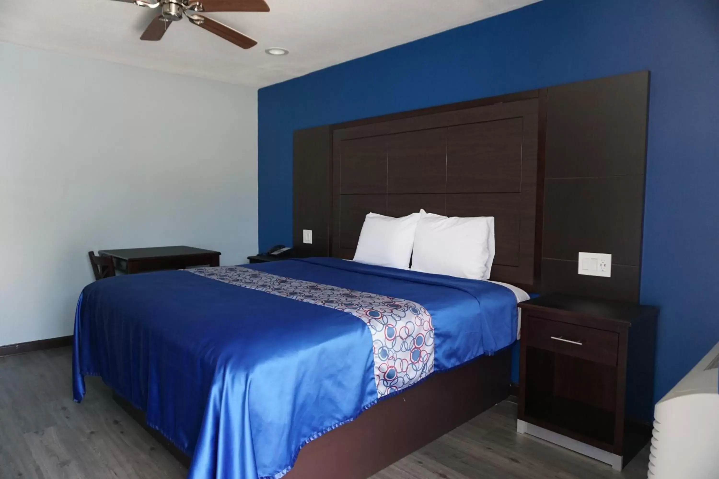 Standard King Room in Star Light Inn Standard King Room in Star Light Inn