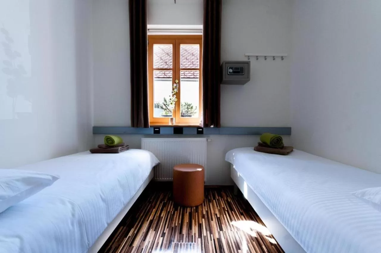 Bedroom, Bed in CUBE central rooms for 2