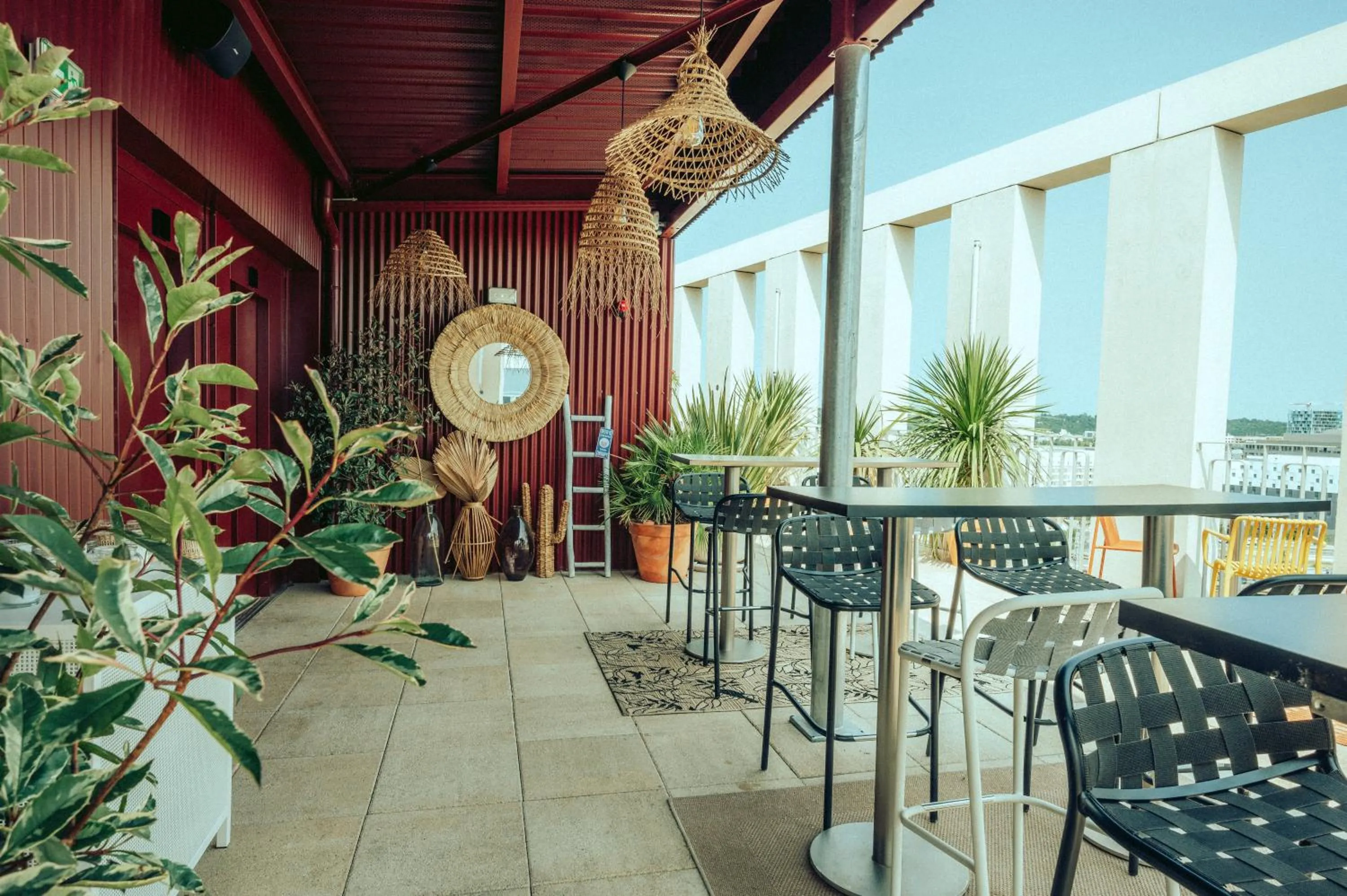 Patio in JOST Hôtel Bordeaux Centre Gare Saint Jean