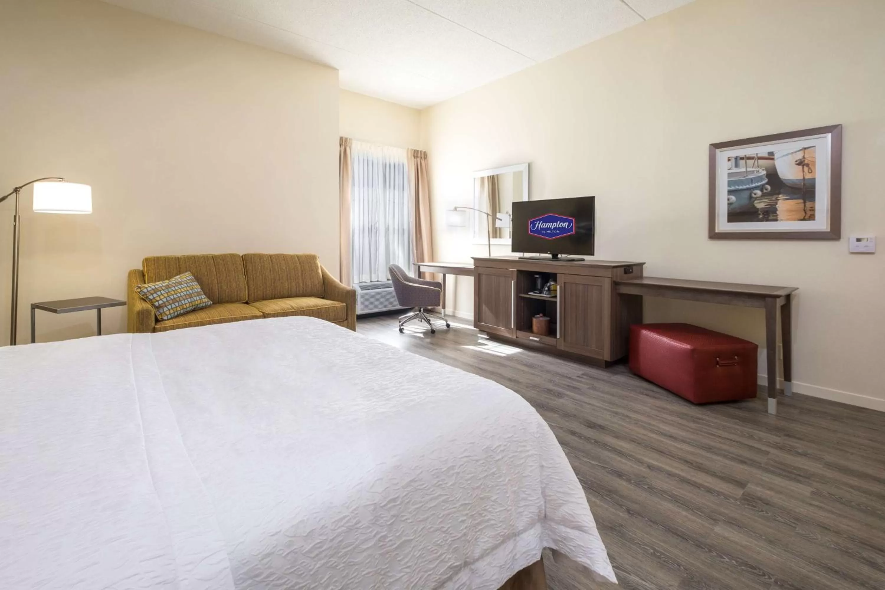 Bedroom, Bed in Hampton Inn Waterville