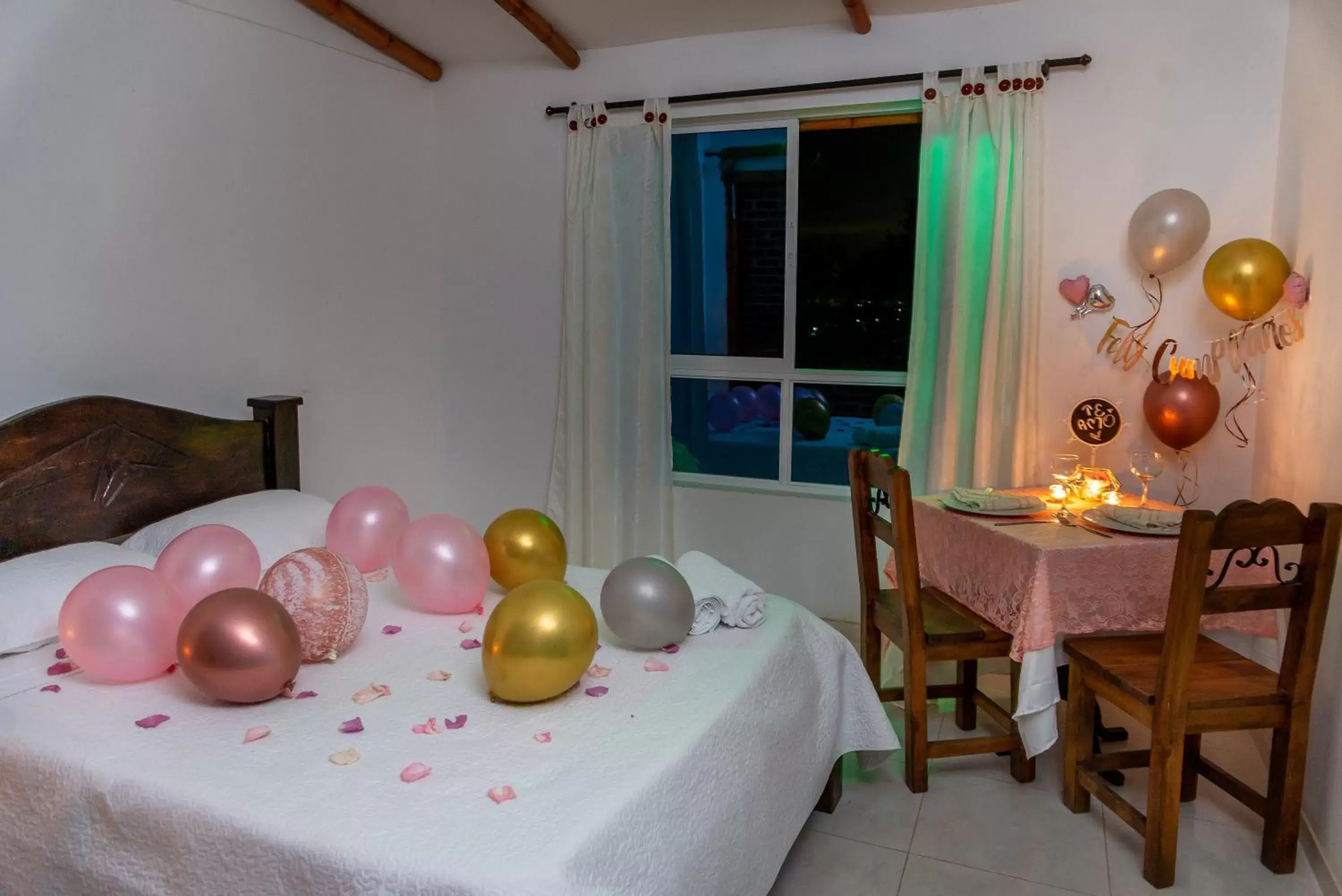 Deluxe Double or Twin Room with Garden View in Dedalos Fly House Deluxe Double or Twin Room with Garden View in Dedalos Fly House