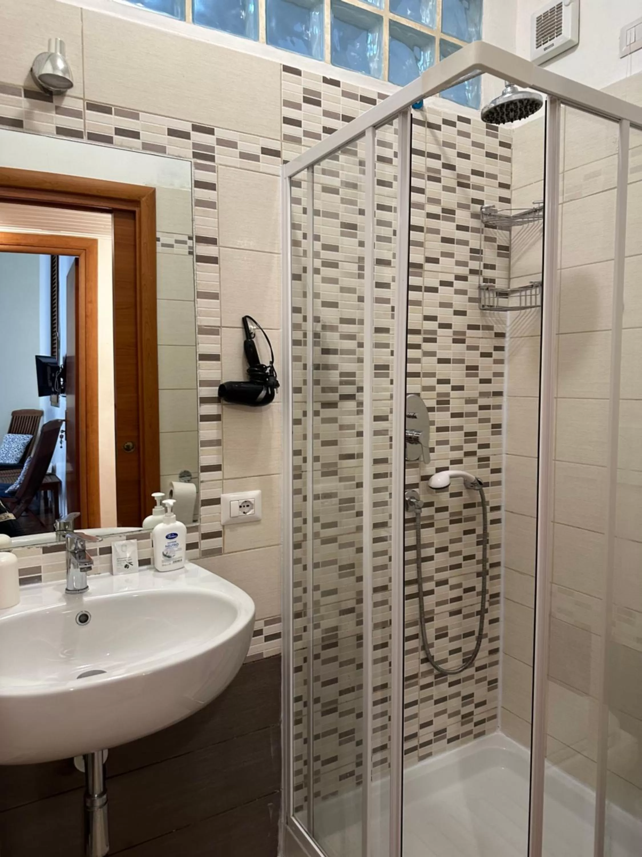 Al Porto Di Roma B&B