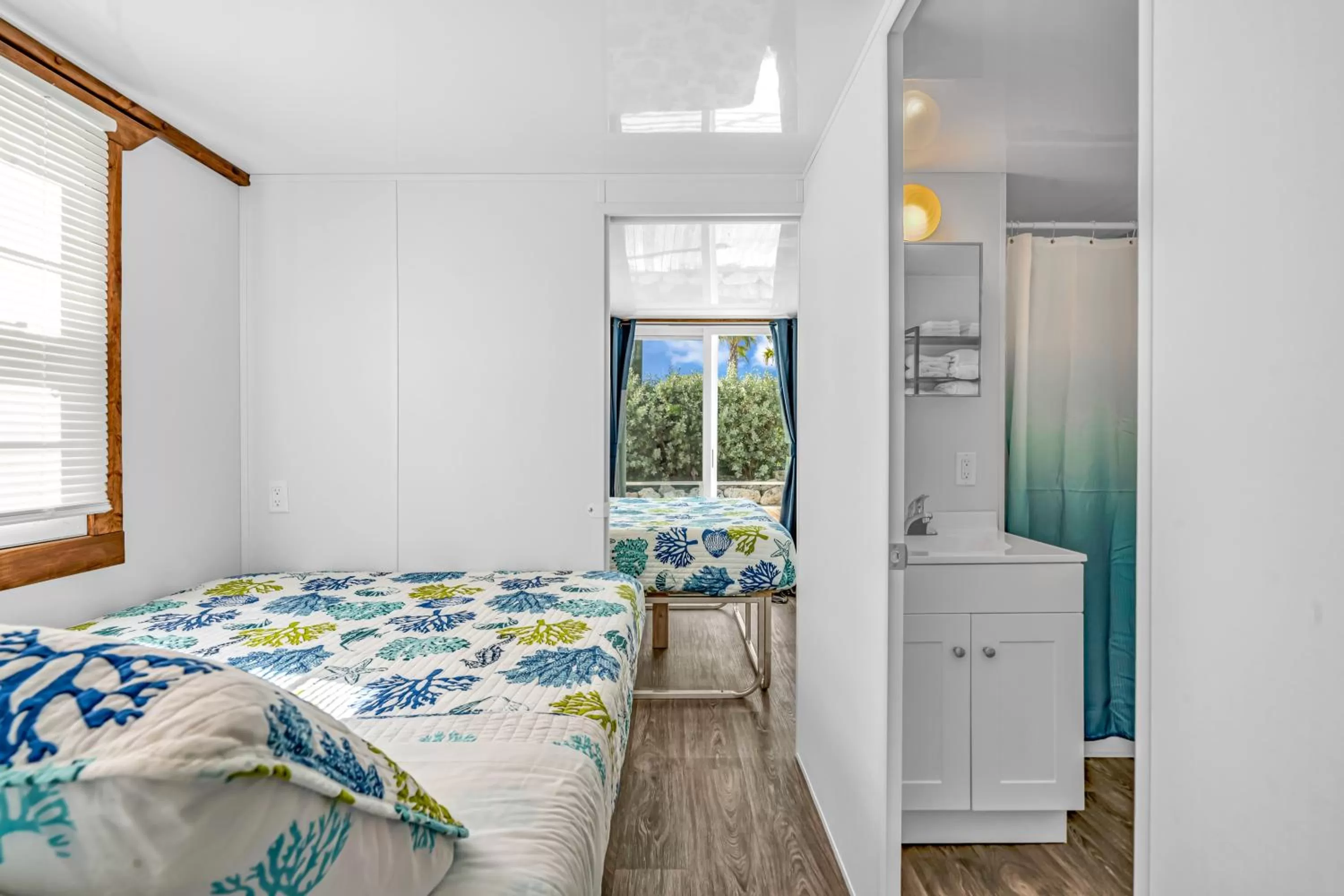 Bathroom, Bed in Coconut Cay Marina & RV Park