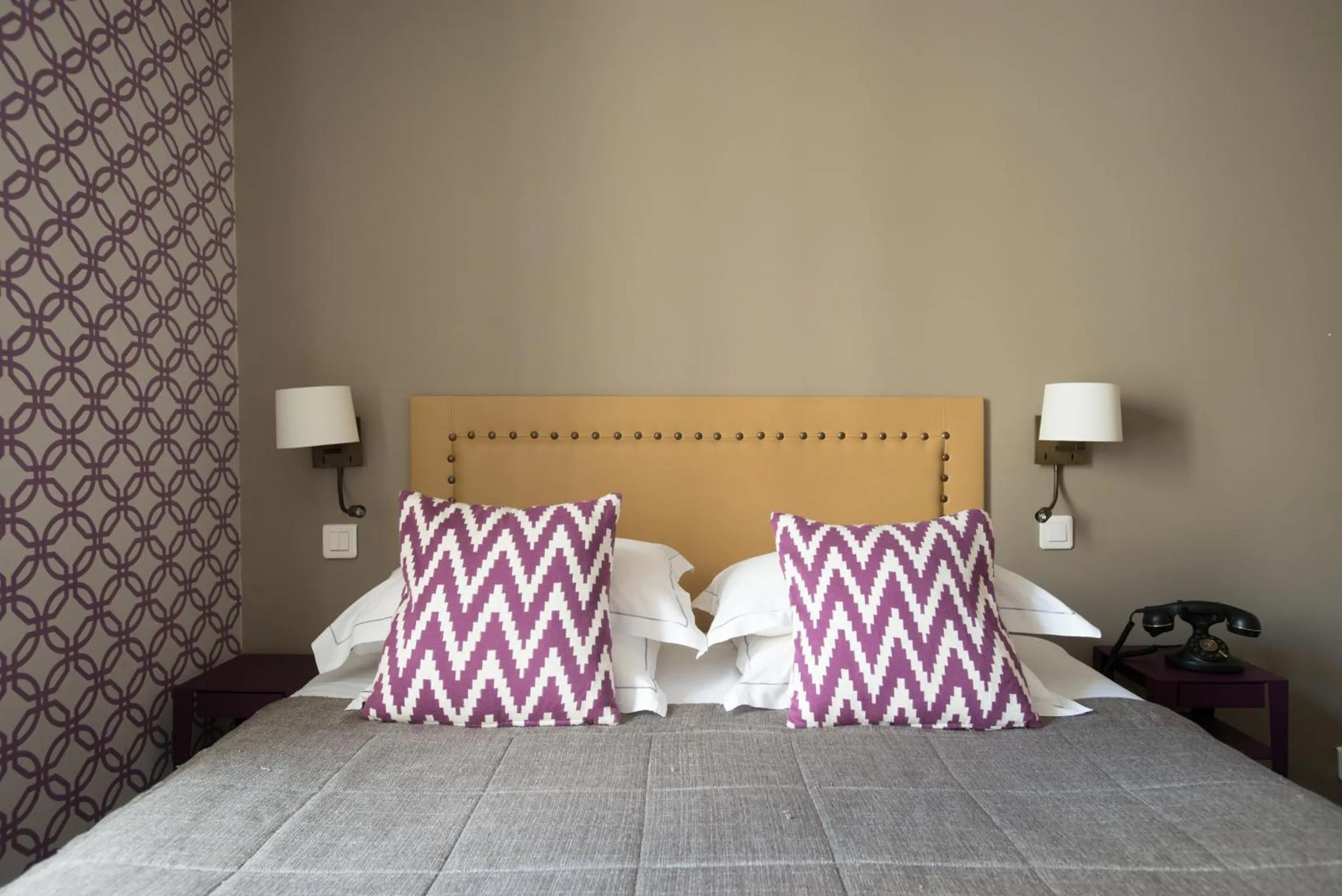 Photo of the whole room, Bed in Apollon Montparnasse