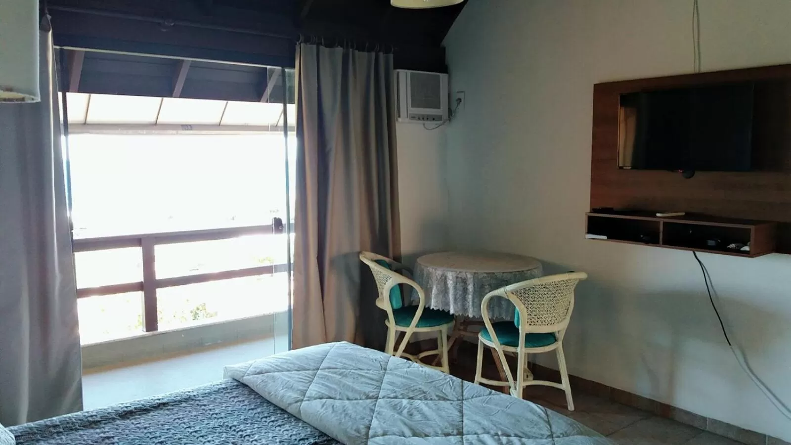 TV/Entertainment Center in Pousada Bangalôs Da Mole - Florianópolis