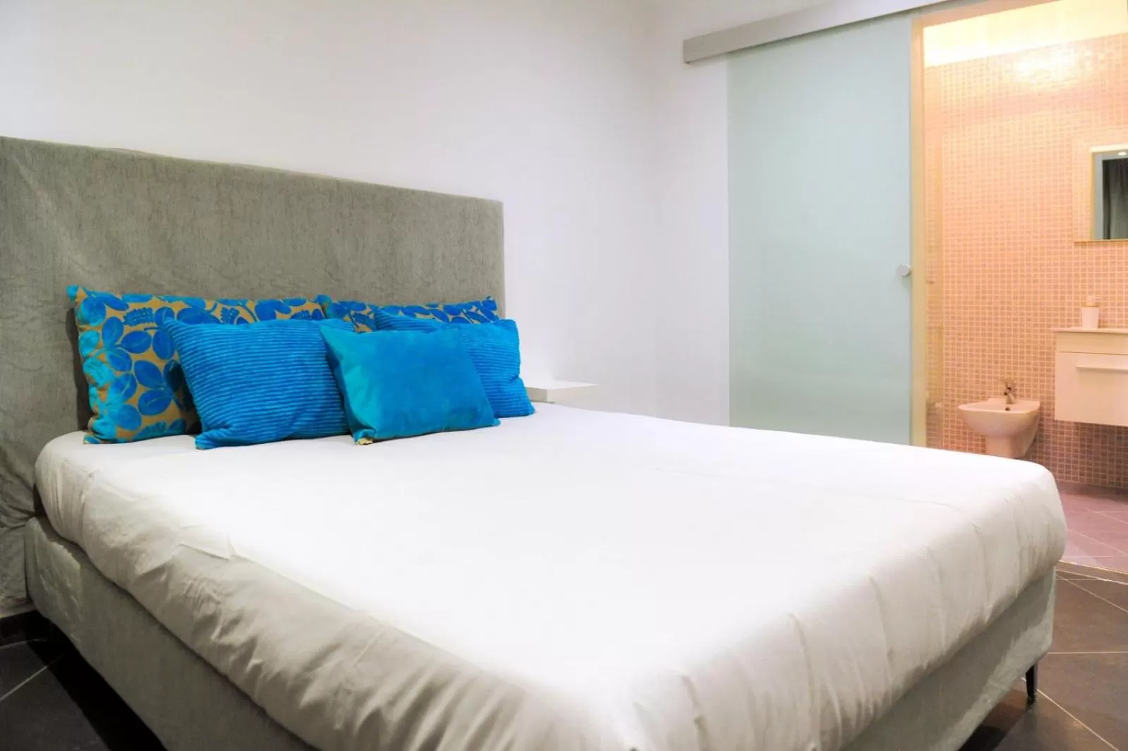 Bedroom, Bed in AIRPORT BARi DELUXE