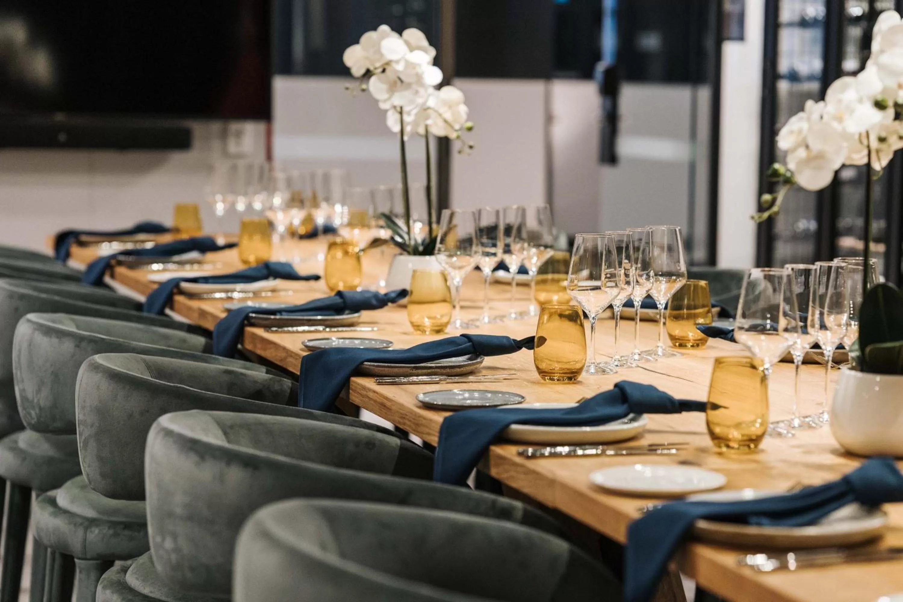 Restaurant/places to eat in Peppers Waymouth Hotel